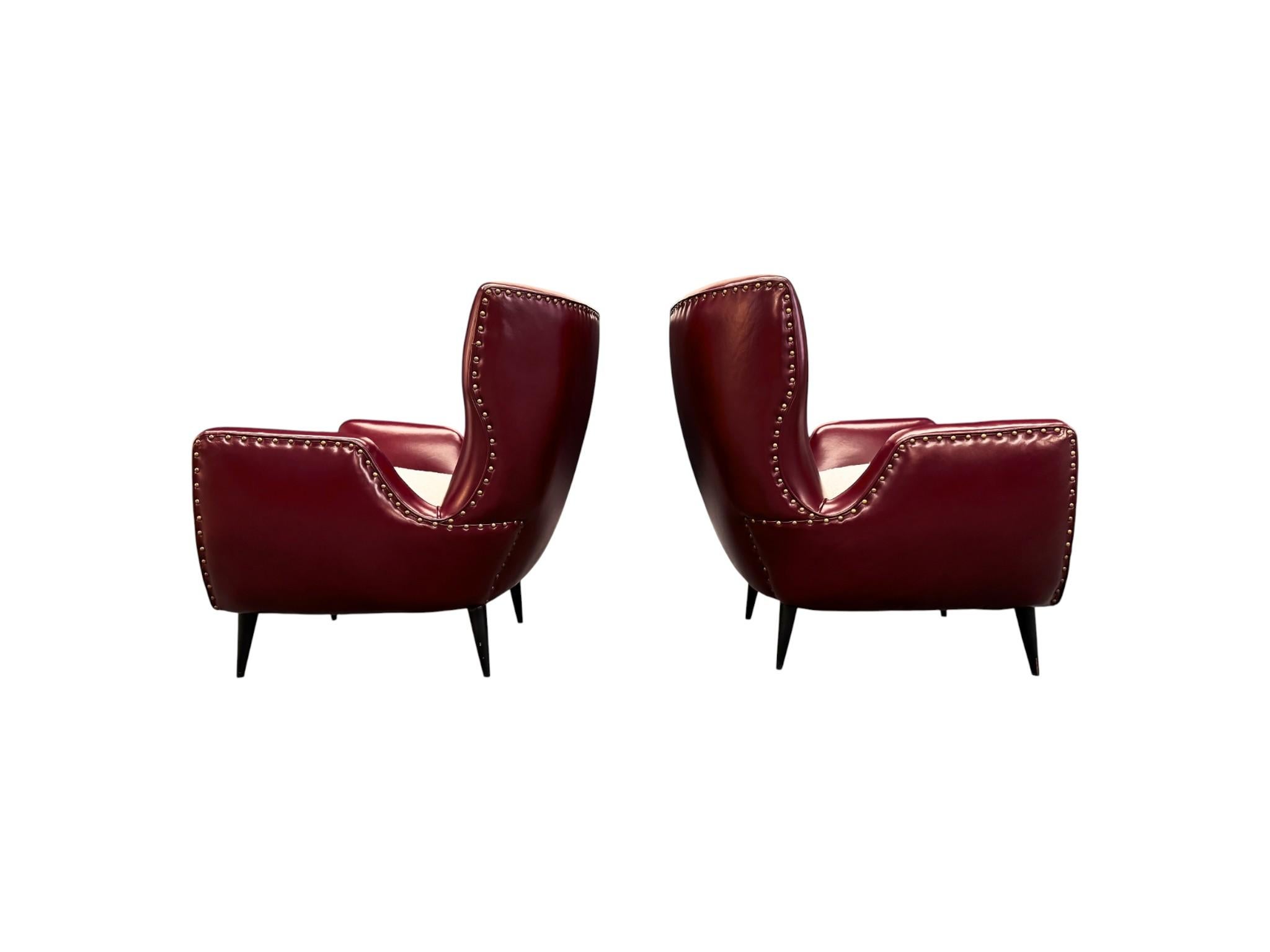 Pareja de Sillones en Madera, Cuero y Boucle, Carlo Hauner, Años 50 - Lote 466 Latón en venta