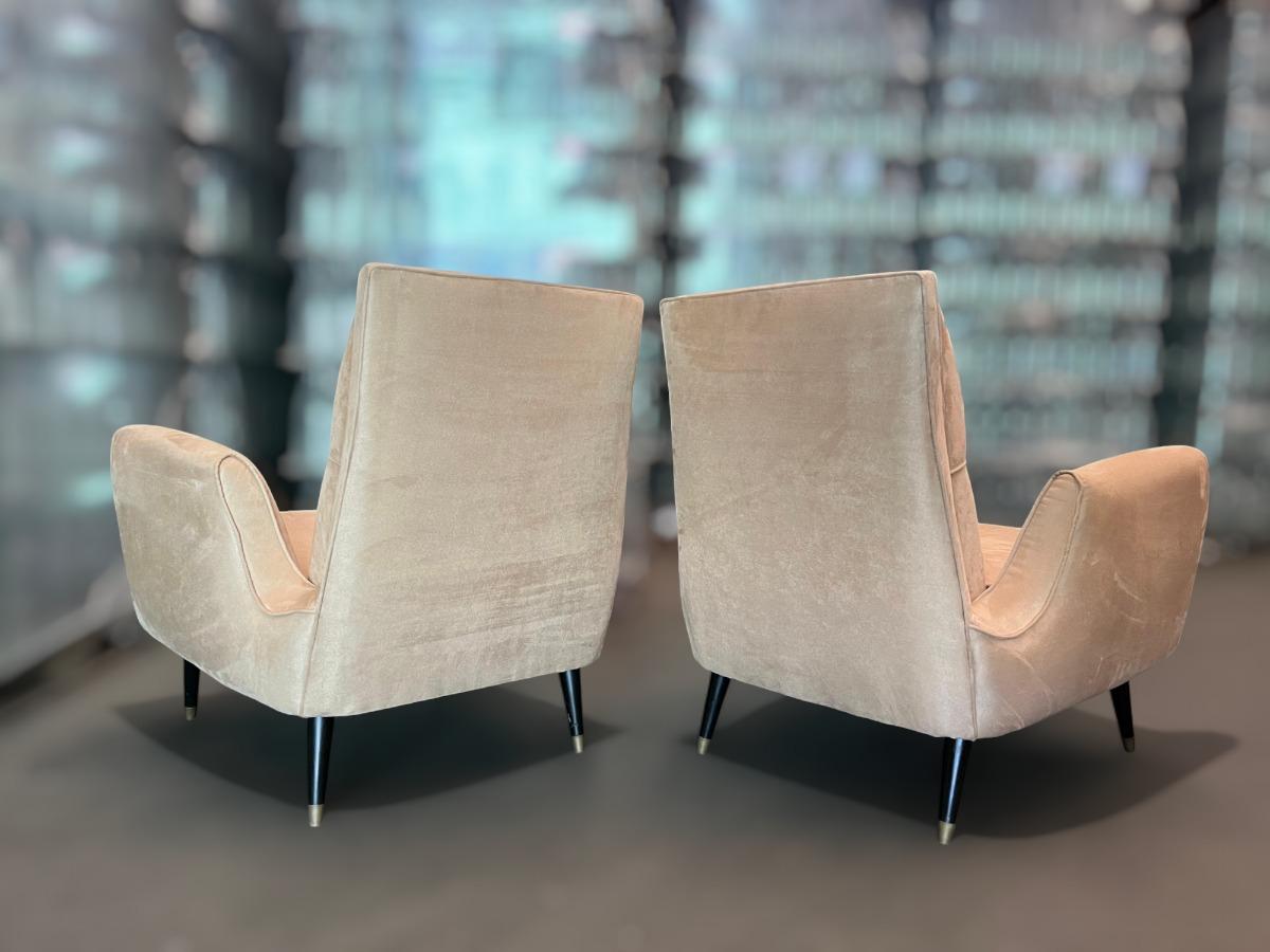 Brésilien Paire de fauteuils en bois dur et daim par Giuseppe Scapinelli, c.1950s. en vente