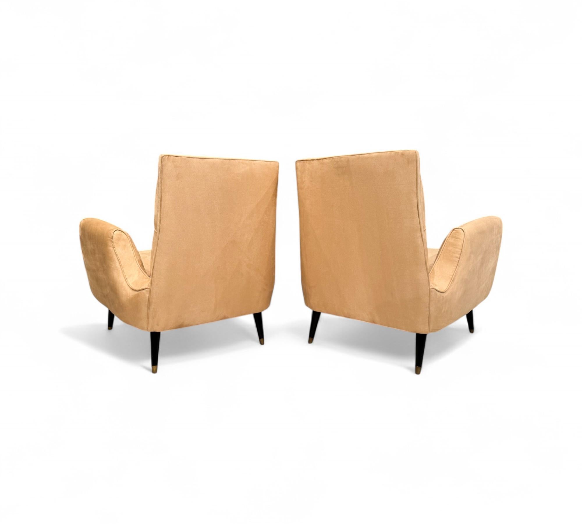 Vannerie Paire de fauteuils en bois dur et daim par Giuseppe Scapinelli, c.1950s. en vente