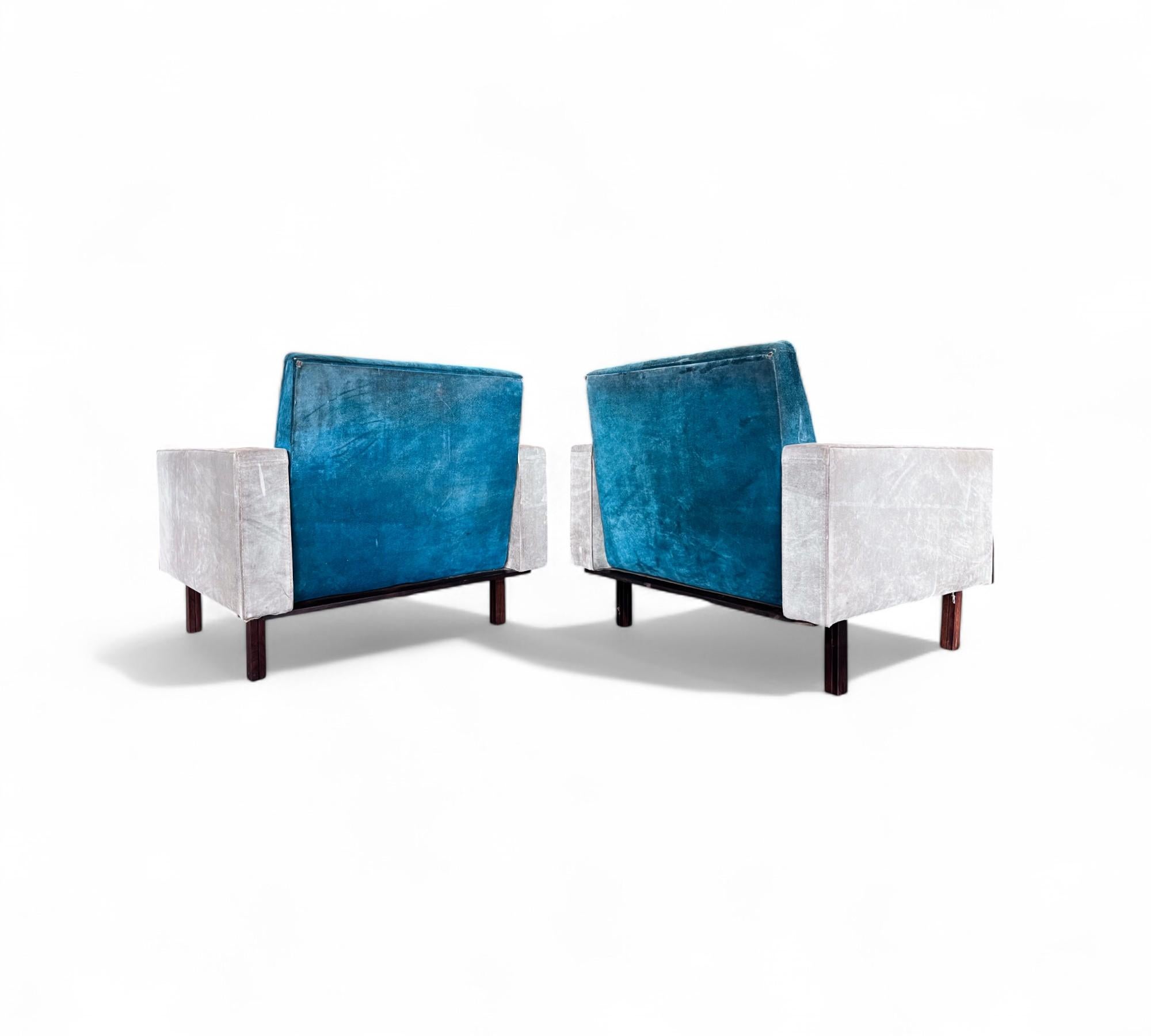 Travail du bois Paire de fauteuils en bois dur et daim, Cimo, années 1960 - Lot 635 en vente
