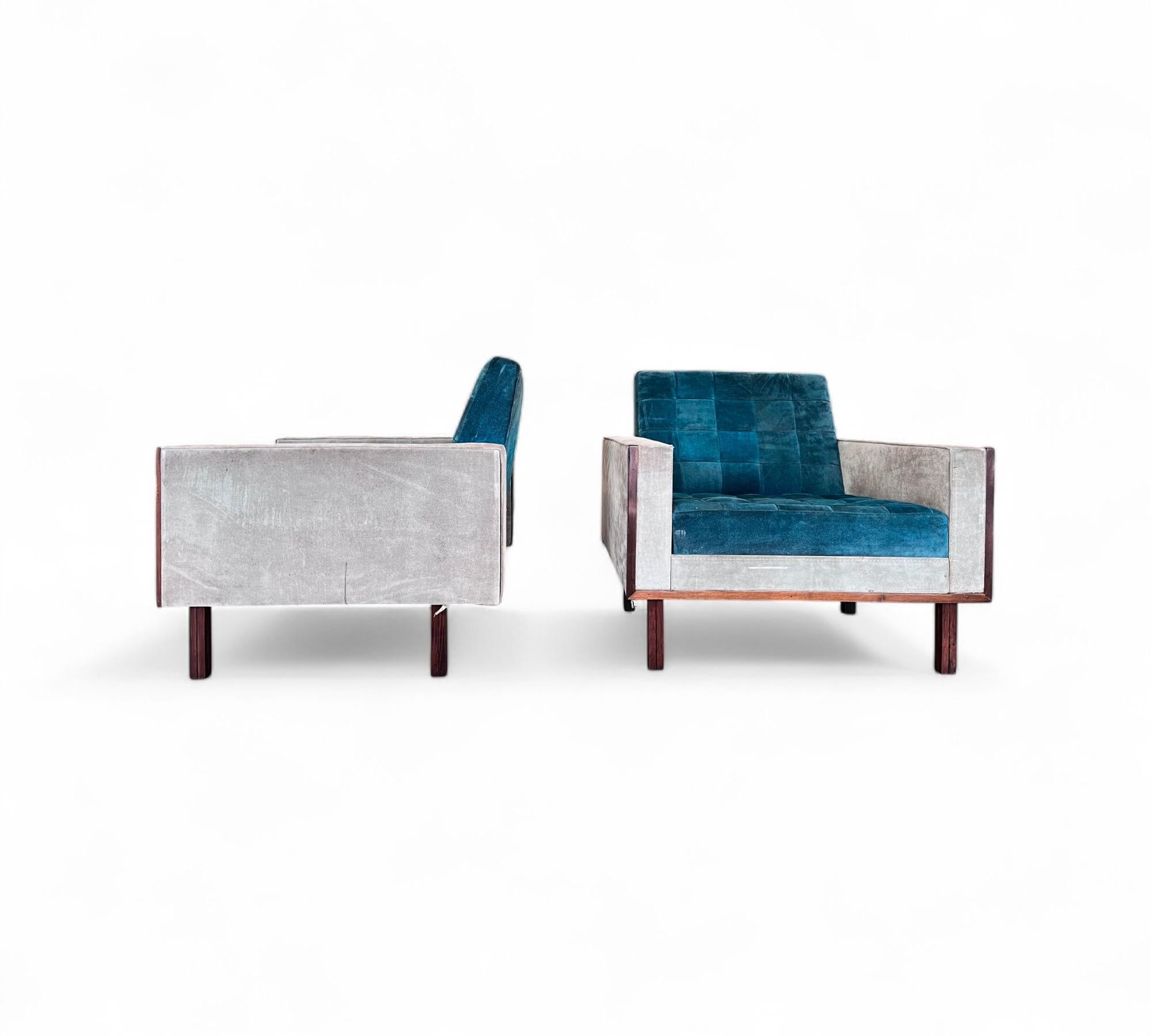 20ième siècle Paire de fauteuils en bois dur et daim, Cimo, années 1960 - Lot 635 en vente
