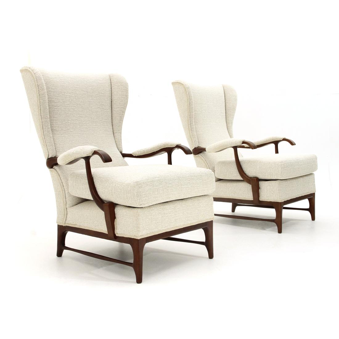 Pair of armchairs produced in the 1950s by Framar of Pavia, a company founded by Mario Franconi.
Solid wood structure.
Padded and lined with new ivory white fabric.
Good general condition, some signs on the wooden part.

Dimensions: Length 70