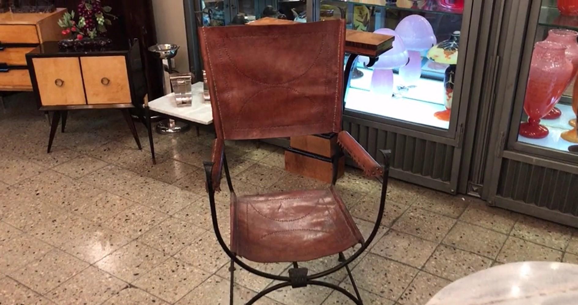Milieu du XXe siècle Paire de fauteuils en cuir et en fer, 1935 en vente