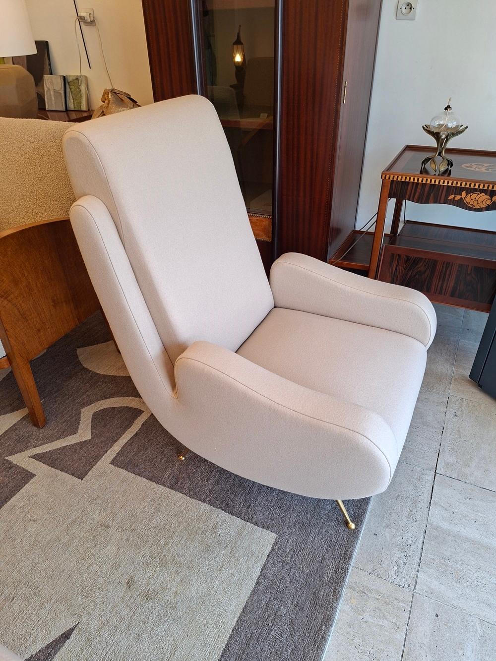 Coppia di poltrone in tessuto beige chiaro in vendita 5