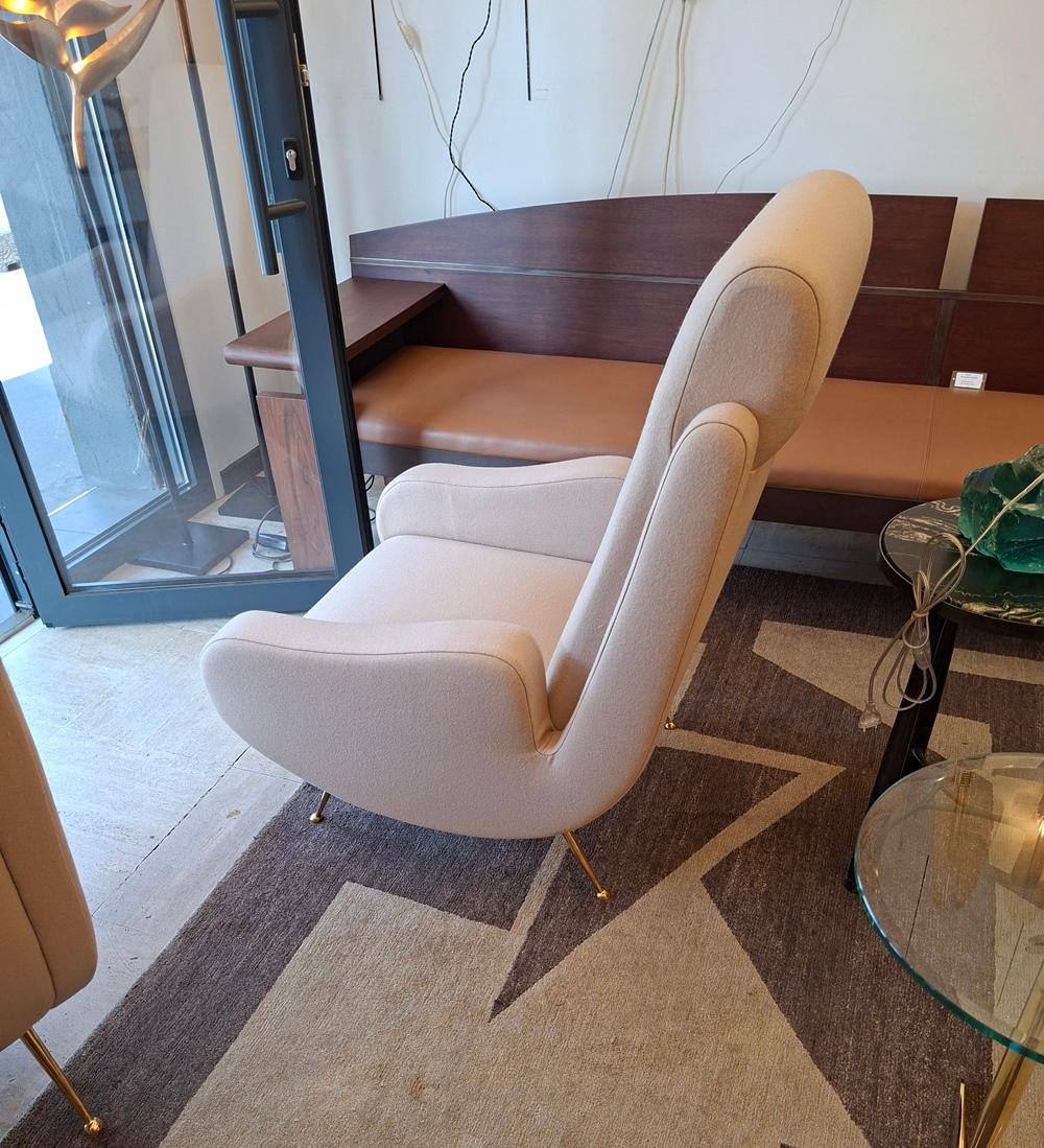 Coppia di poltrone in tessuto beige chiaro in vendita 7