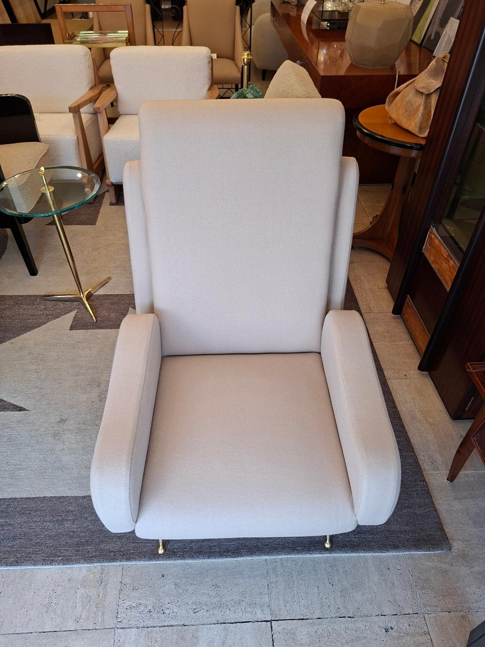 Coppia di poltrone in tessuto beige chiaro in vendita 1