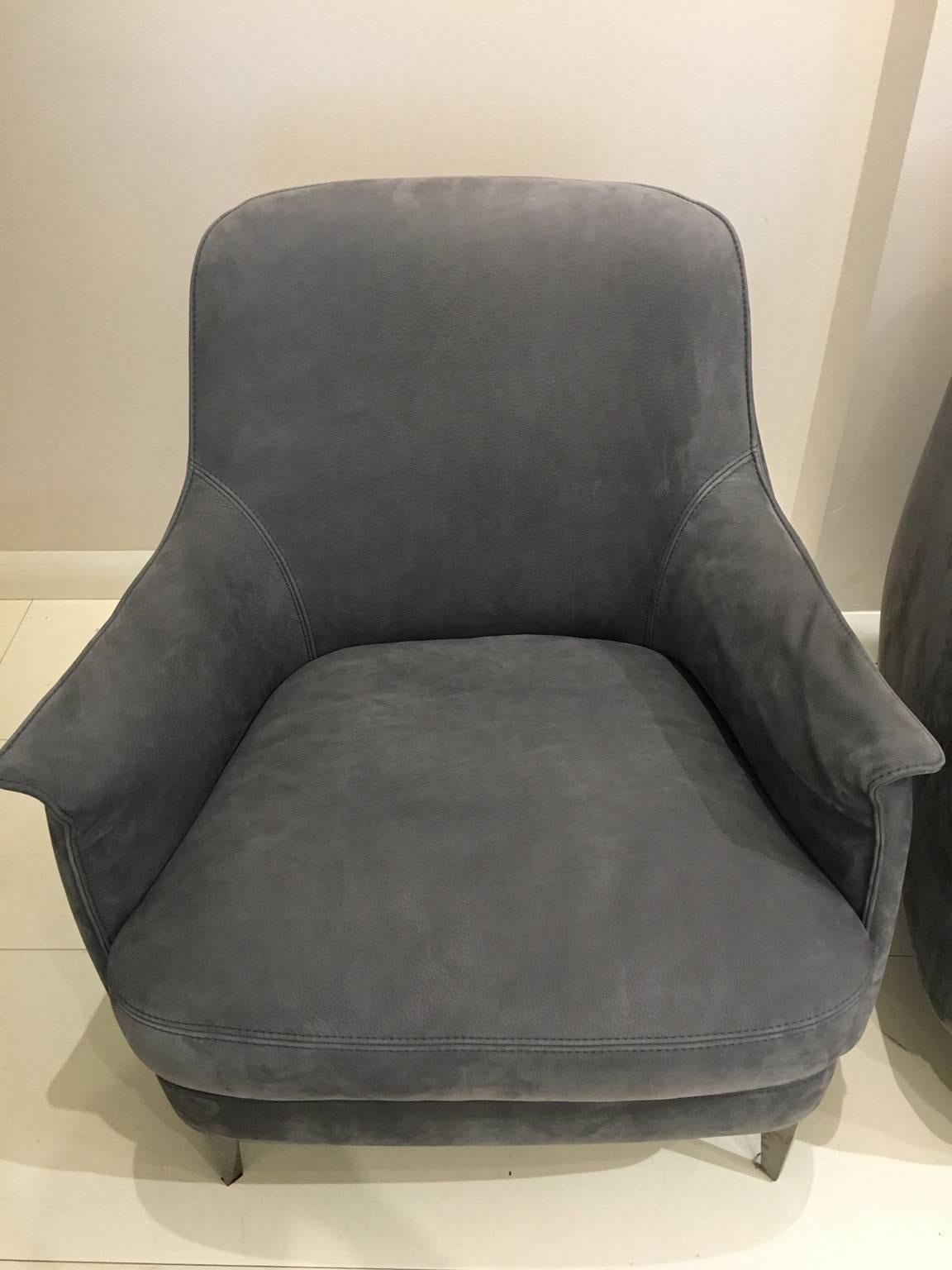 The design of this model successfully combines the elegance of the past with modern inspirations in order to offer a comfortable and classy armchair - suitable for the most elegant environments.
Its harmonious lines provide safe and comfortable