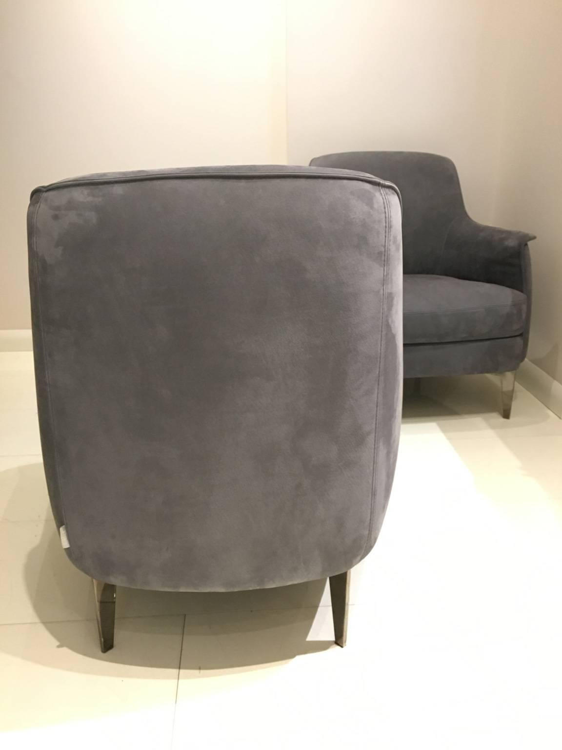Pair of Armchairs in Light Grey Nubuk Leather with Black Chrome Legs by Cierre In New Condition In Chicago, IL