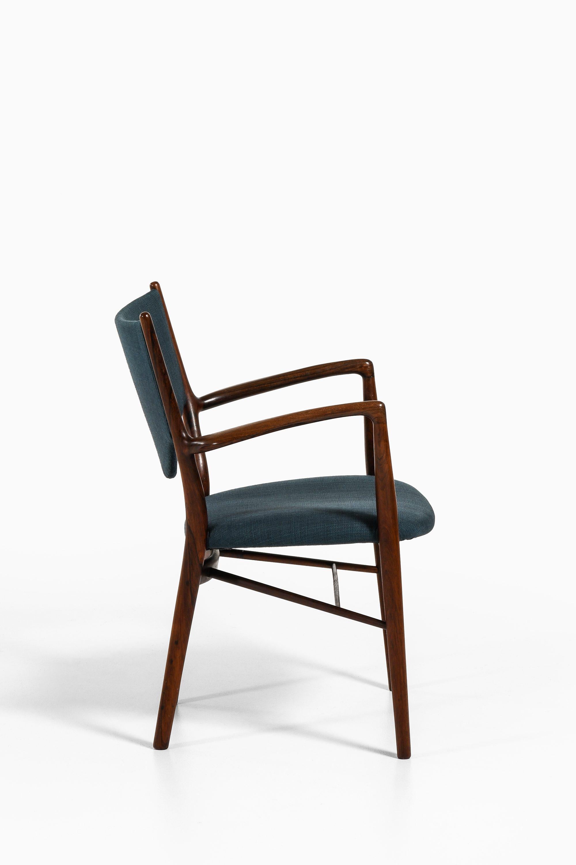 Danese Coppia di poltrone in legno di palissandro e tessuto originale di Finn Juhl, 1946 in vendita