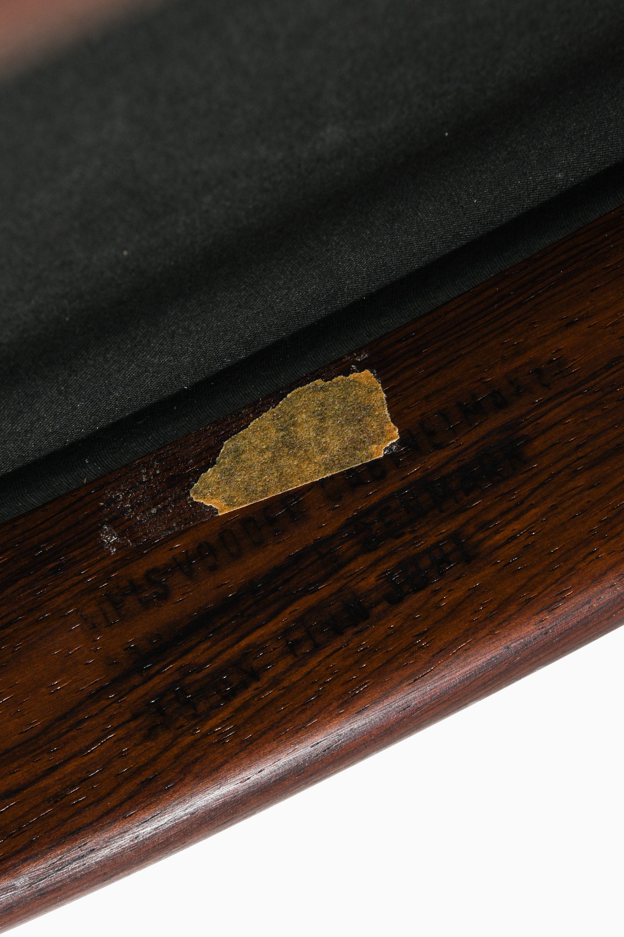 Coppia di poltrone in legno di palissandro e tessuto originale di Finn Juhl, 1946 in vendita 2