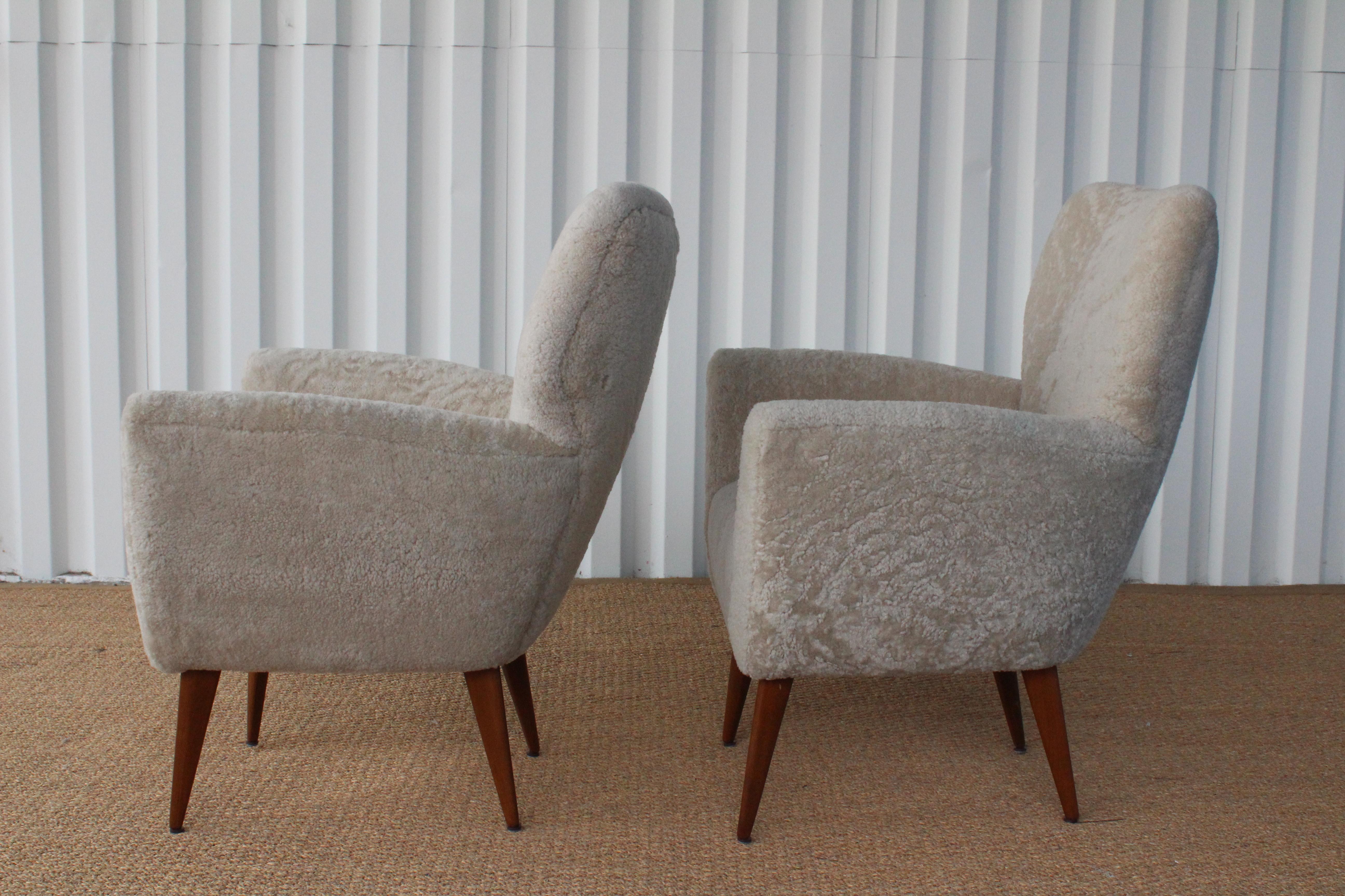 Mid-Century Modern Pair of Shearling Armchairs Attributed to Gio Ponti, Italy, 1950s
