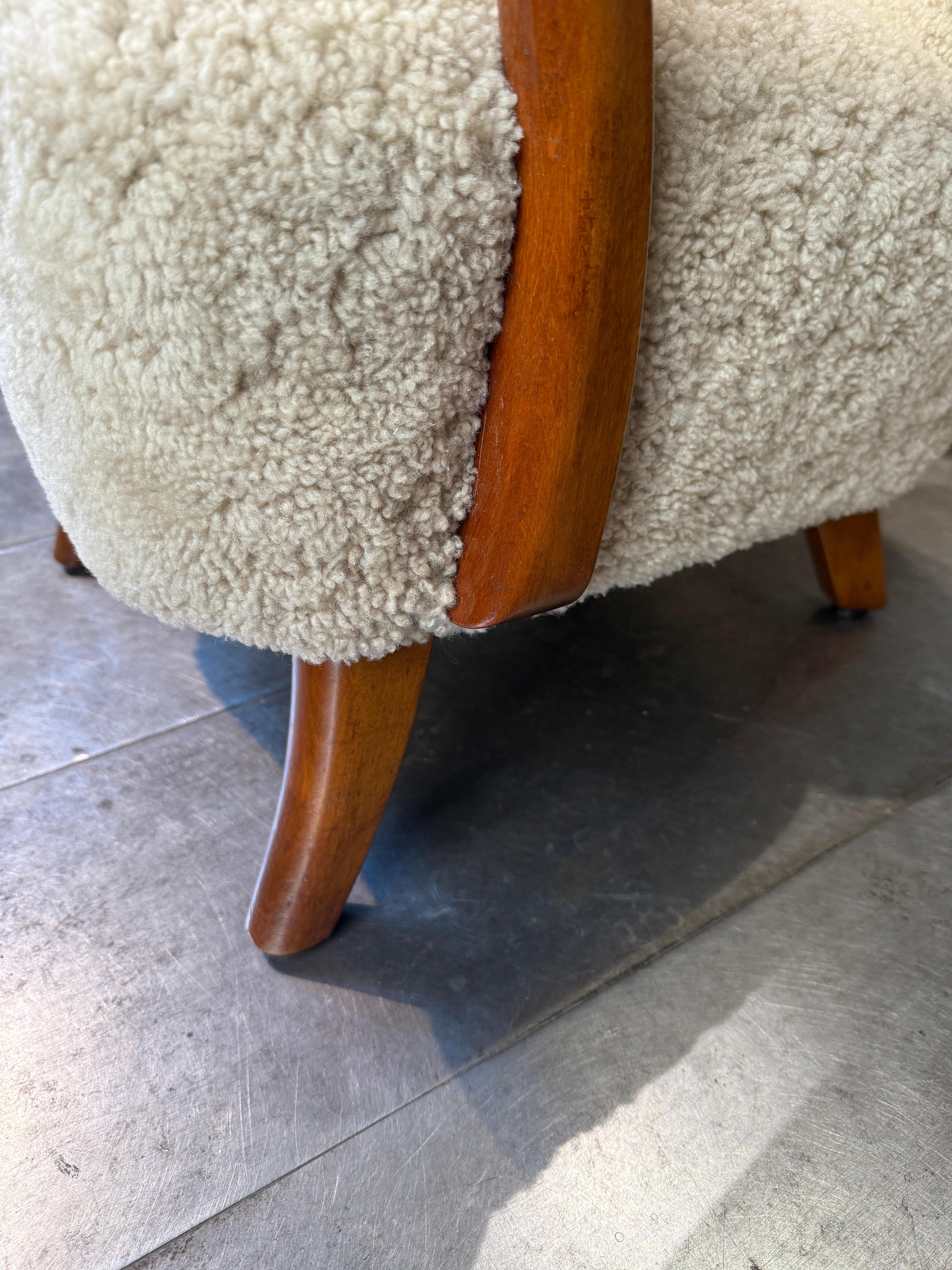 Danois Paire de fauteuils en peau de mouton Alfred Christensen Danemark 1940 en vente