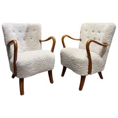 Paire de fauteuils en peau de mouton Alfred Christensen Danemark 1940