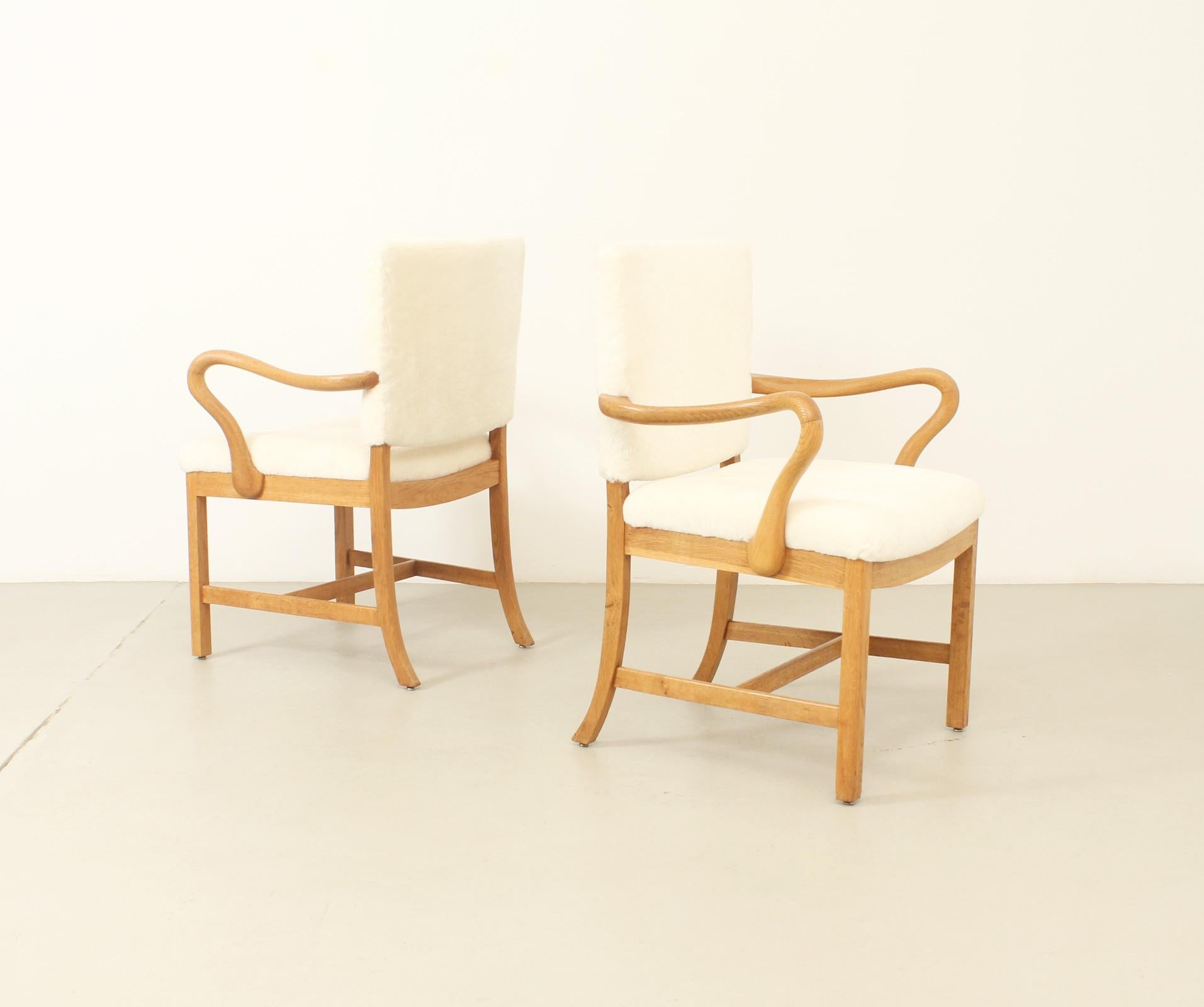 Coppia di poltrone in pelle di pecora di Jacob Kjaer, Danimarca, anni '30 in vendita 5
