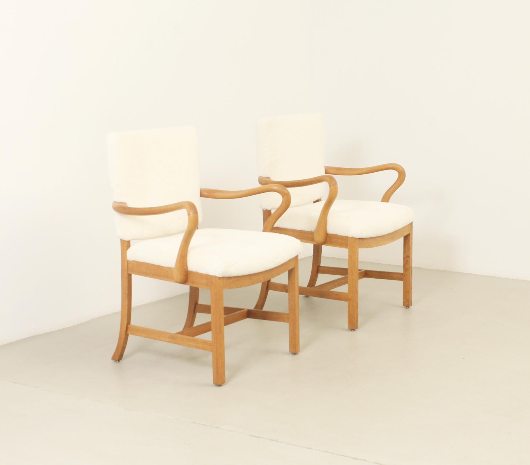 Coppia di poltrone in pelle di pecora di Jacob Kjaer, Danimarca, anni '30 in vendita 1