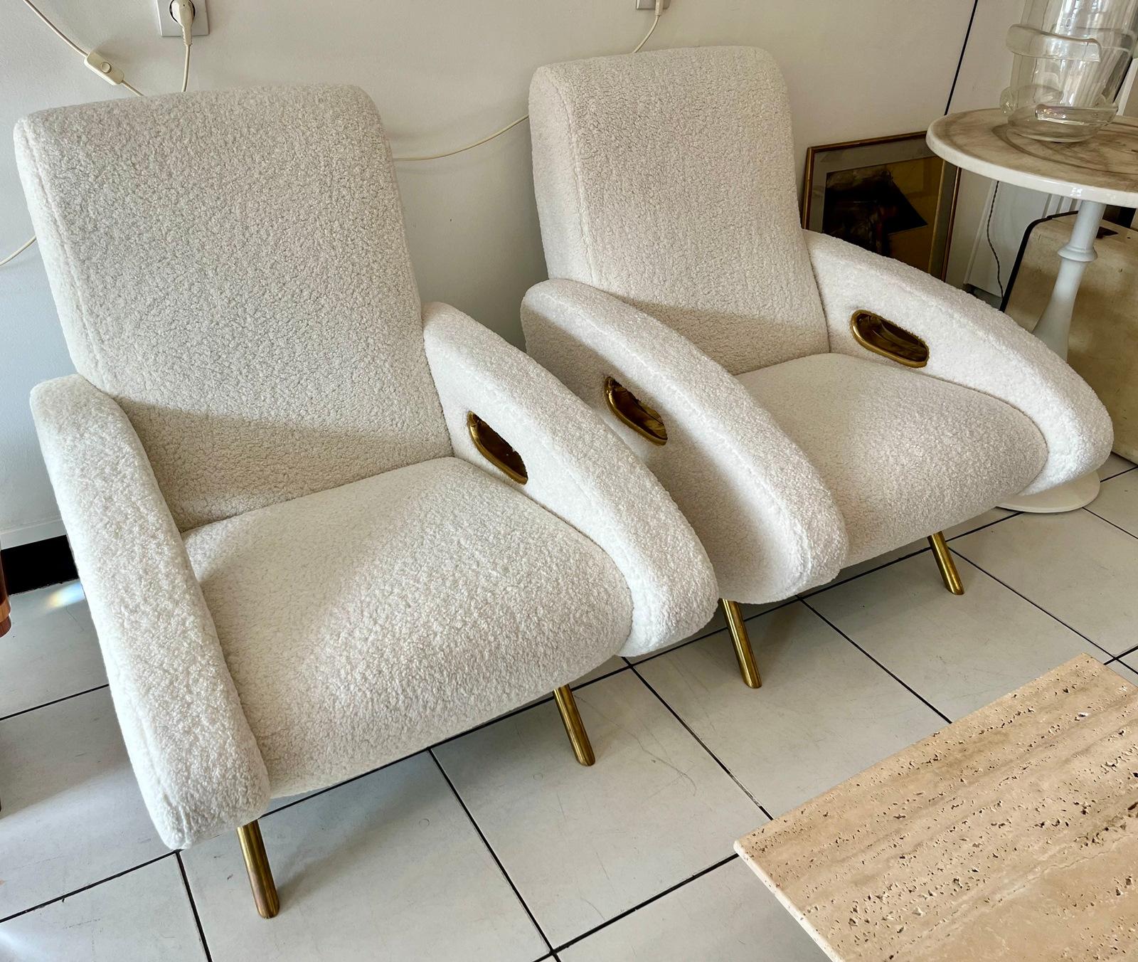 Pair of Armchairs in Soft White Fabric For Sale 3