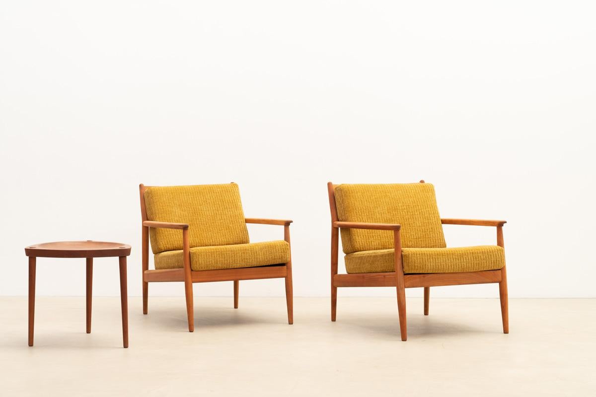 Scandinavo moderno Coppia di poltrone in teak in vendita