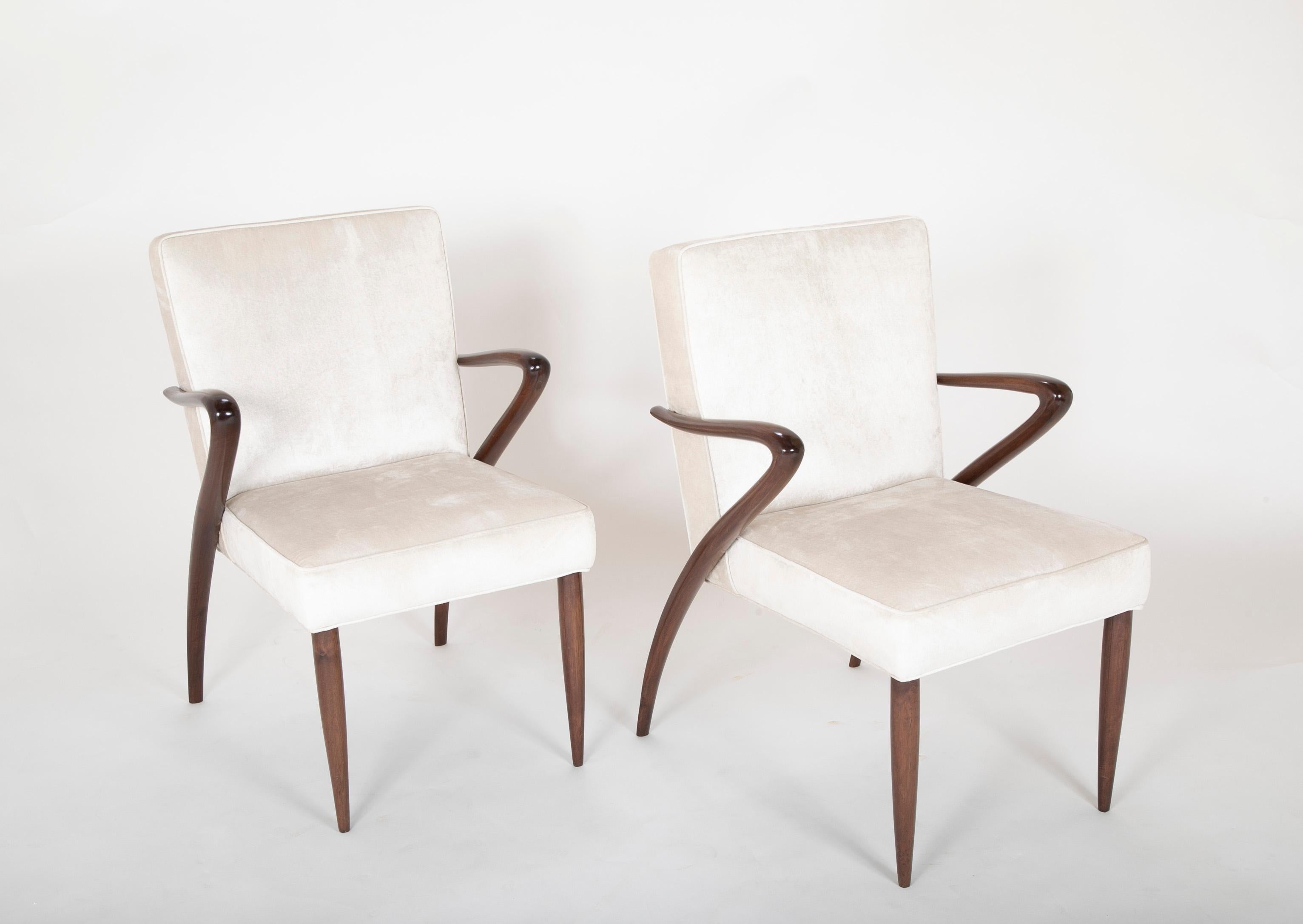 Mid-Century Modern Pair of Armchairs in the Manner of Osvaldo Borsani For Sale
