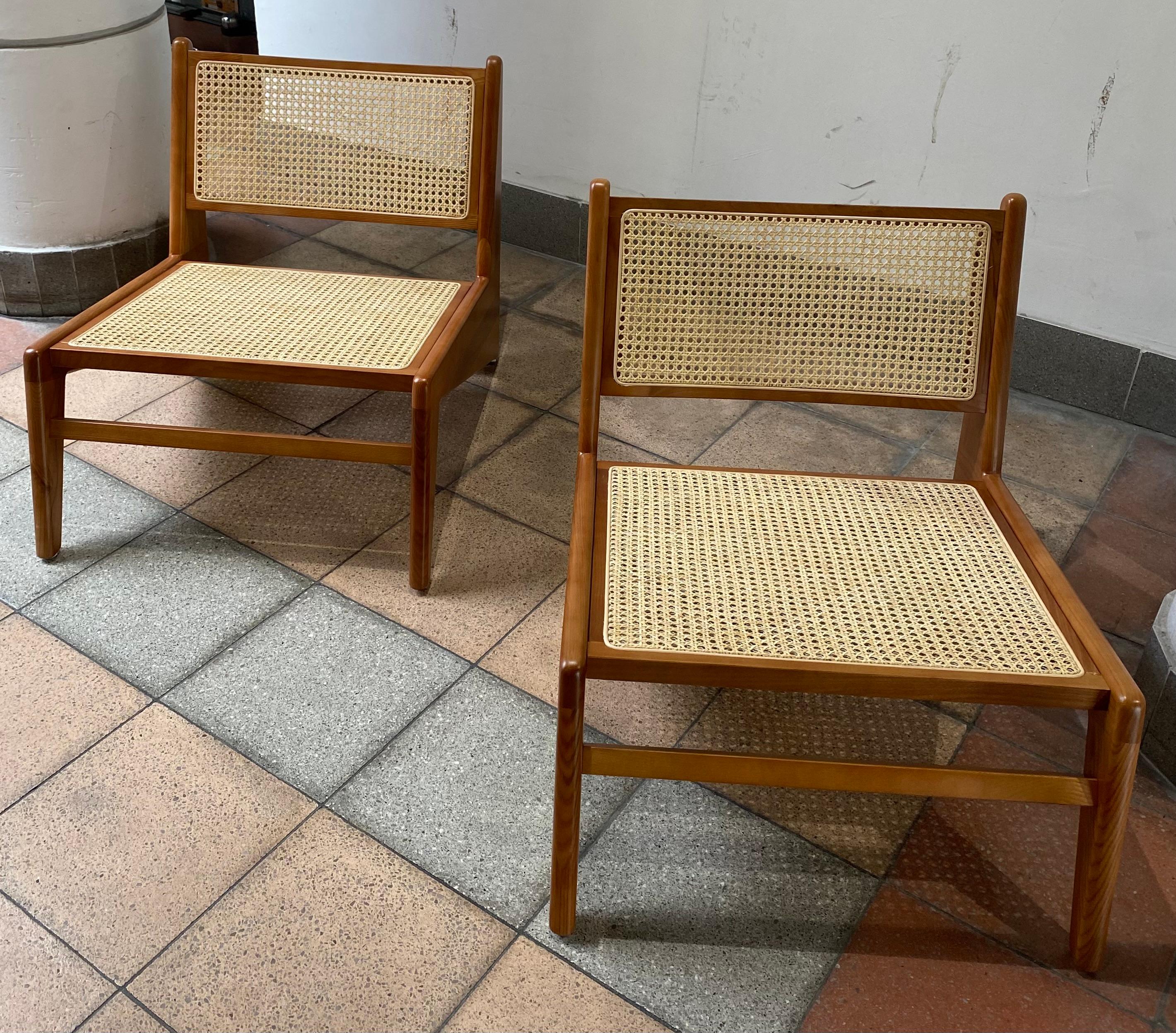 Pair of armchairs in the style of P. Jeanneret 
Design 1950
Rattan - teak - cane 
Dimensions : H 61 cm x W 61 cm x d 71 cm
Ref : circa 1938/10
