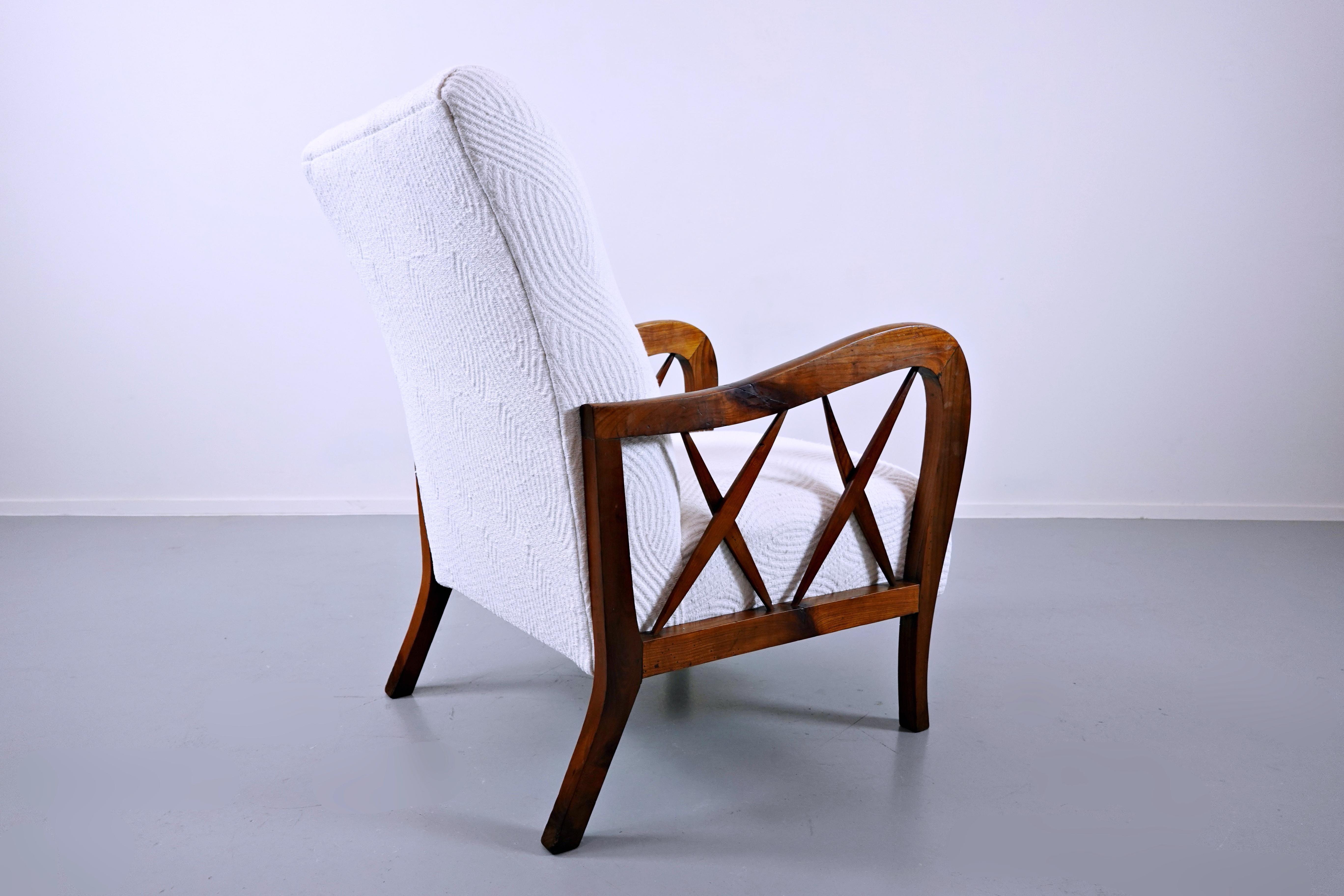 Mid-Century Modern Pair of White Fabric Armchairs in the style of Paolo Buffa  6
