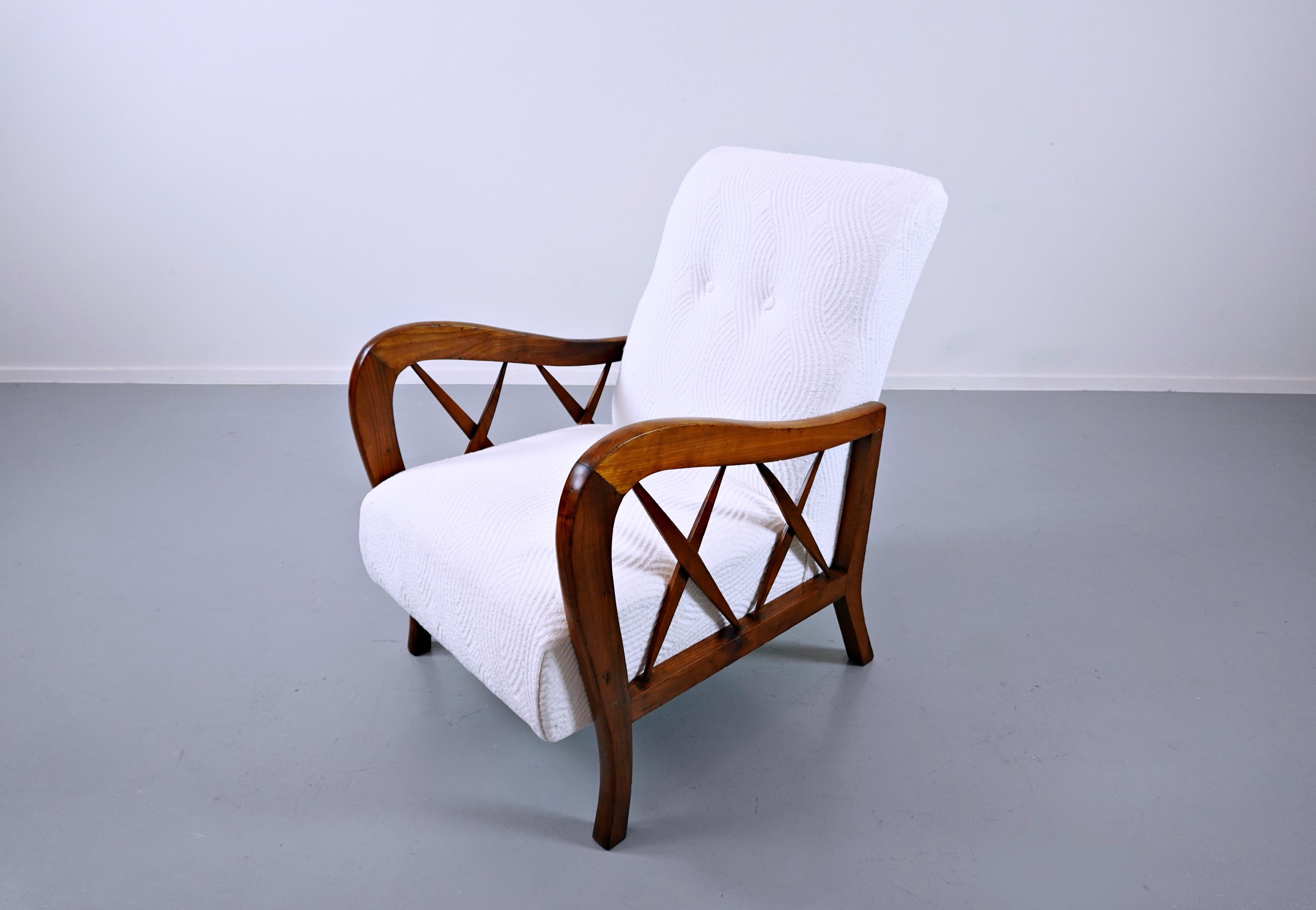 20th Century Mid-Century Modern Pair of White Fabric Armchairs in the style of Paolo Buffa 