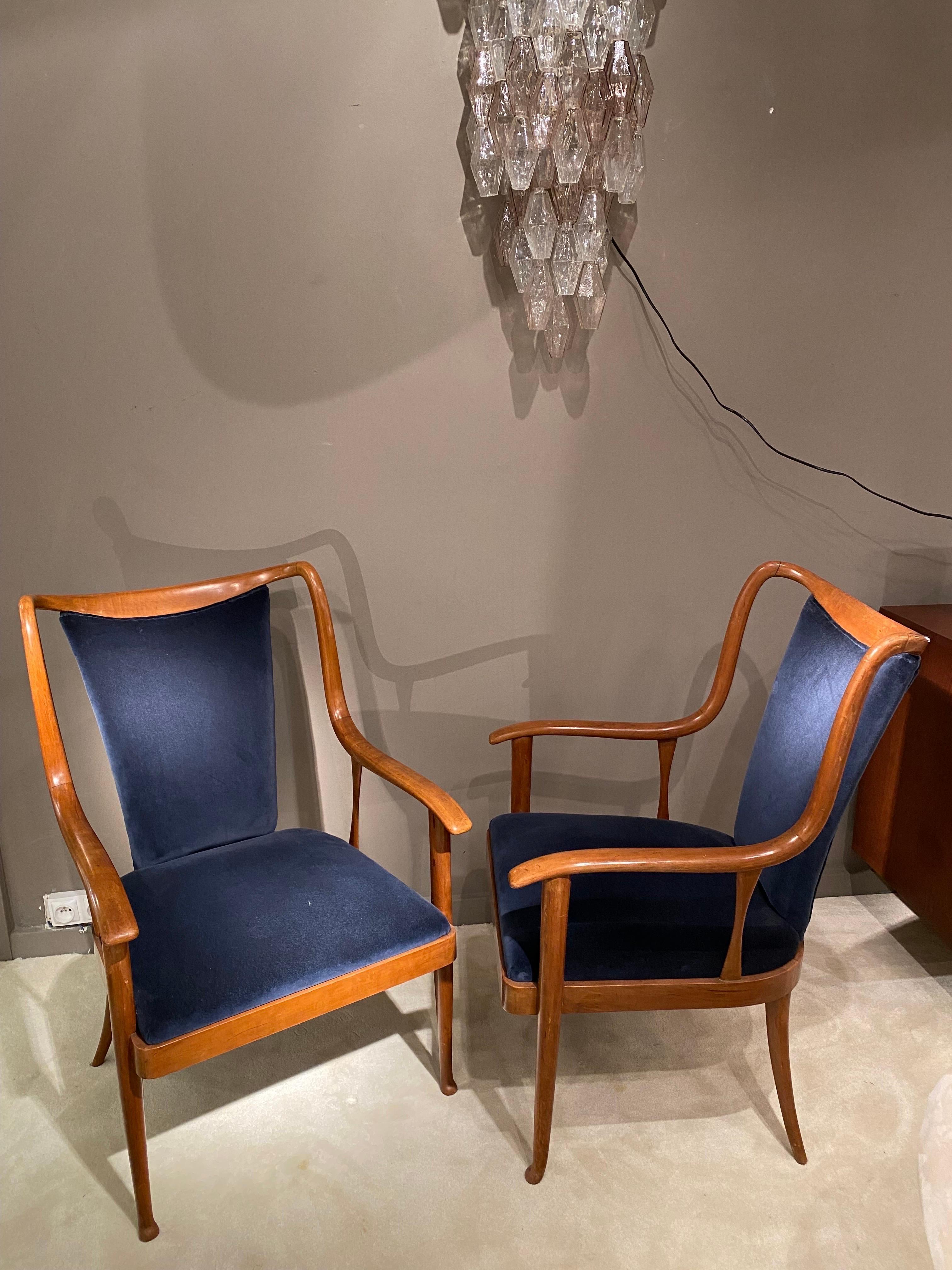 Pair of Armchairs in Walnut and a Blue Velvet, by Paolo Buffa, Italy In Good Condition In Paris, France