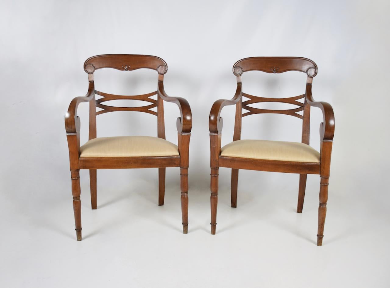 Charles X Pair of Armchairs in Walnut Carlo x Tuscany, Italy, circa 1830 For Sale