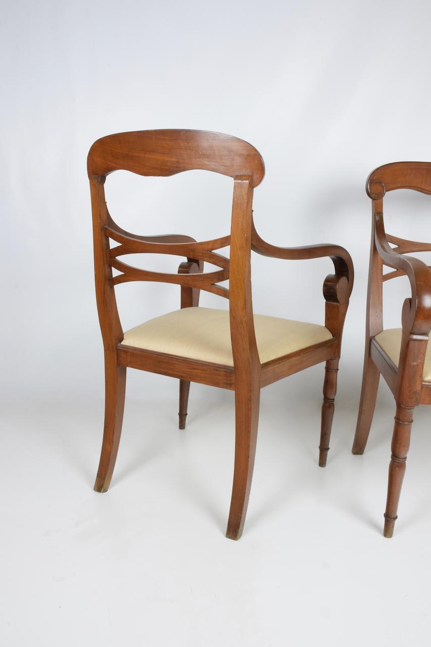 Paar Sessel aus Nussbaum, Carlo X. Toskana, Italien, um 1830 im Zustand „Gut“ im Angebot in Prato, IT