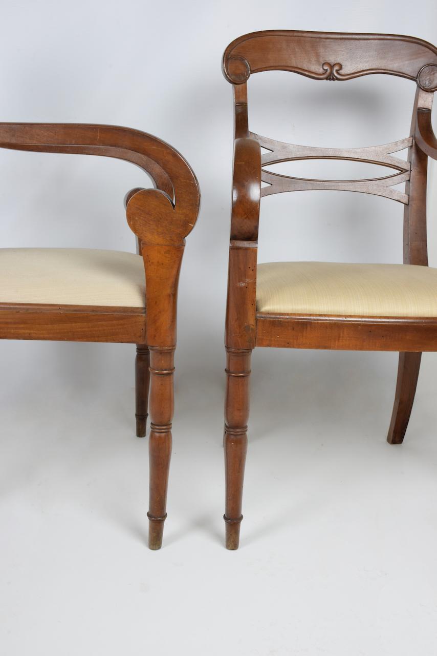 XIXe siècle Paire de fauteuils en noyer Carlo X Toscane, Italie, circa 1830 en vente