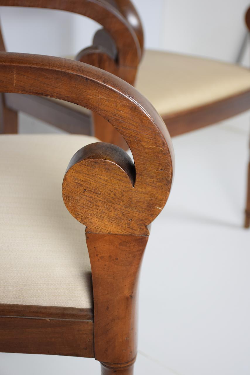 Pair of Armchairs in Walnut Carlo x Tuscany, Italy, circa 1830 For Sale 1