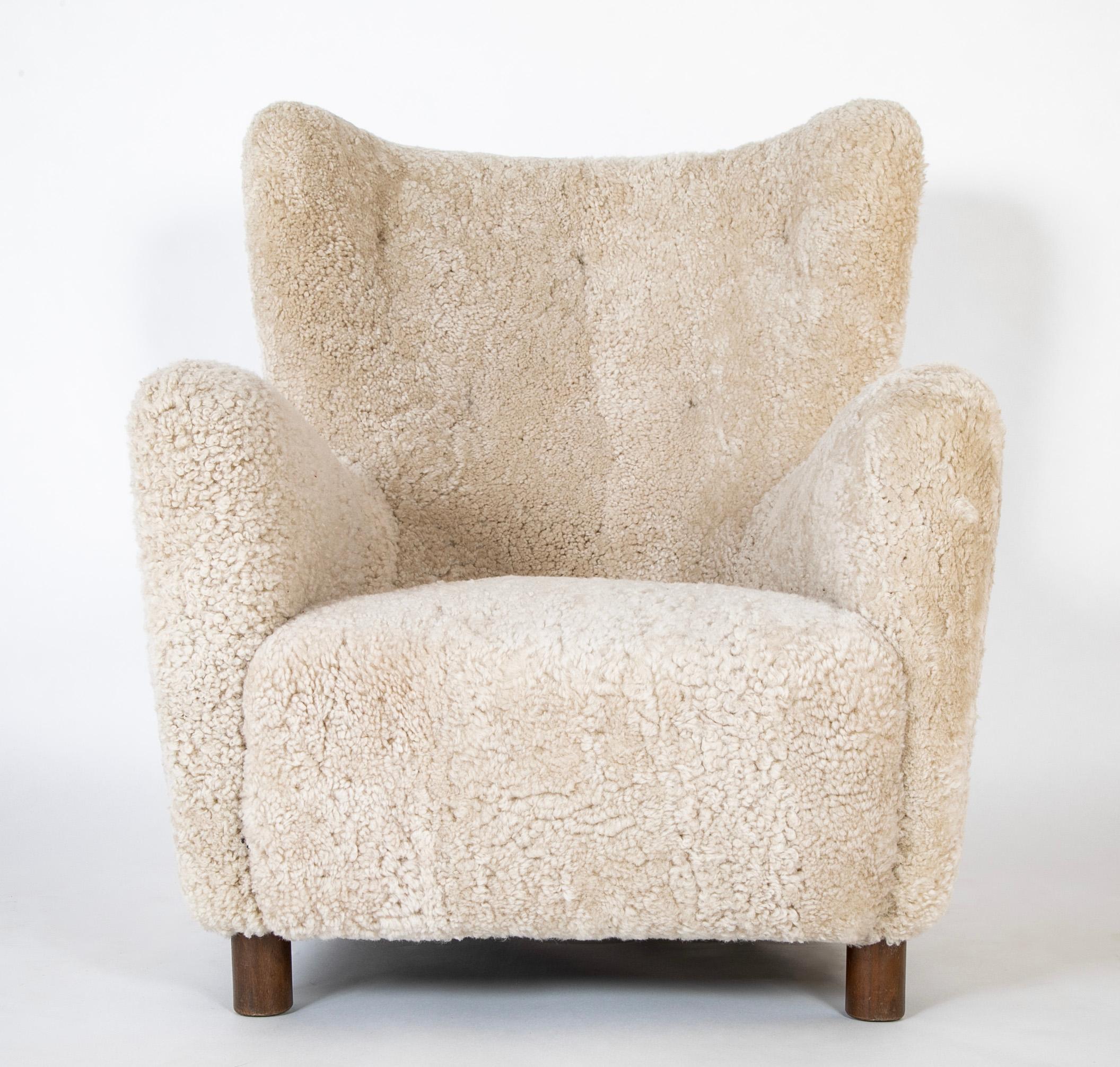 Unknown Pair of Armchairs in White Sheepskin Upholstery in the Style of Mogens Lassen For Sale