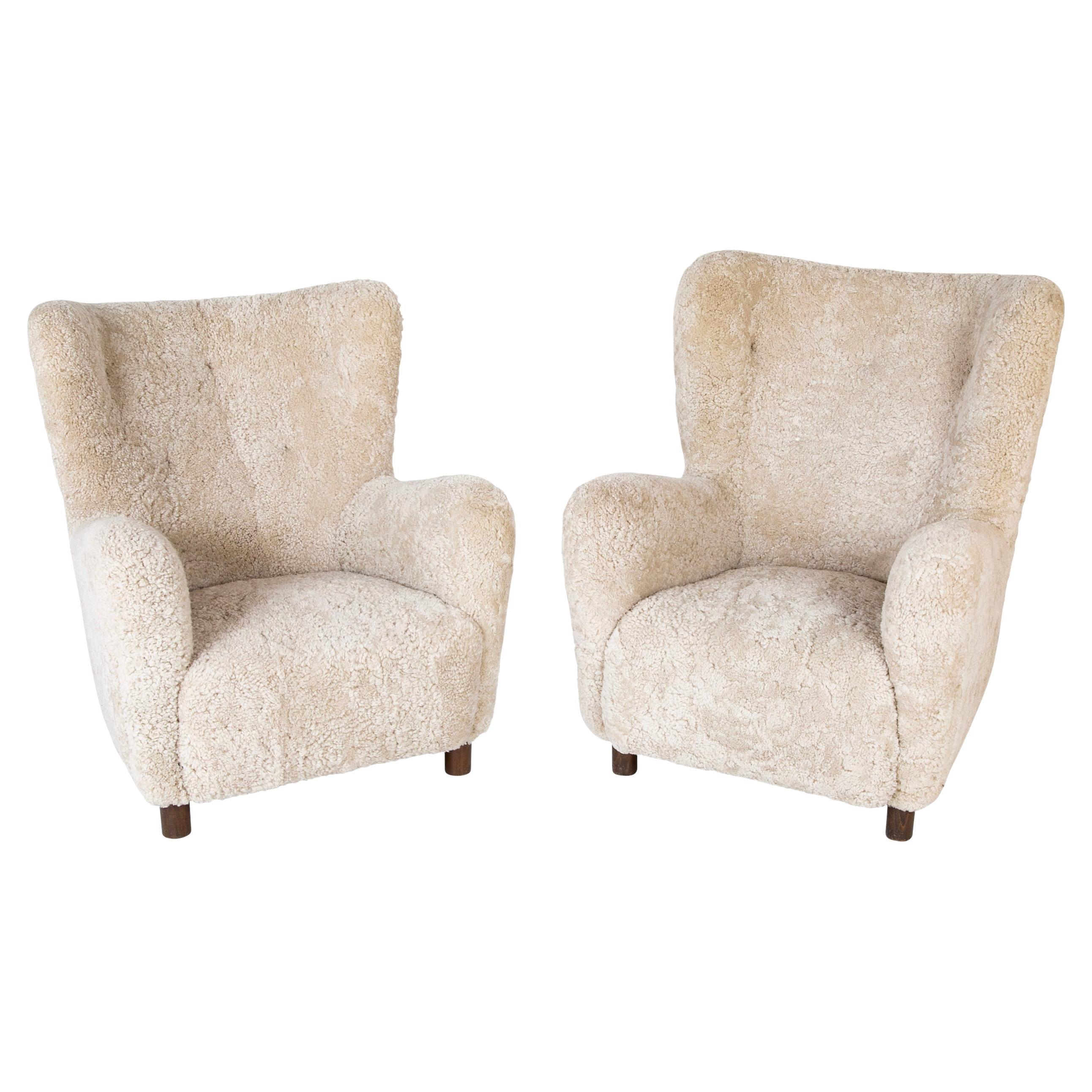 Pair of Armchairs in White Sheepskin Upholstery in the Style of Mogens Lassen For Sale