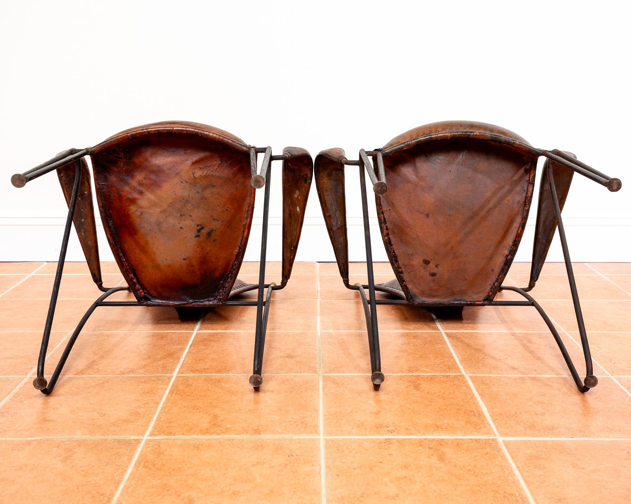 Paar Sessel aus Eisenleder und Messing, Kunsthandwerklicher Jacques Adnet, 1950er Jahre, Französisch MCM im Angebot 14