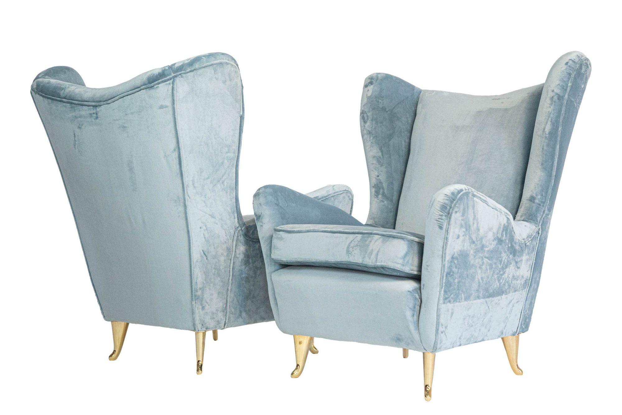 Rare set of two armchairs from ISA Bergamo. The original feet had left no more plating and were sent to restore and plate over again.
Armchairs were re-upholstered with Rubelli Martora writing velvet.
Gio Ponti attribution.
One brief explanation on