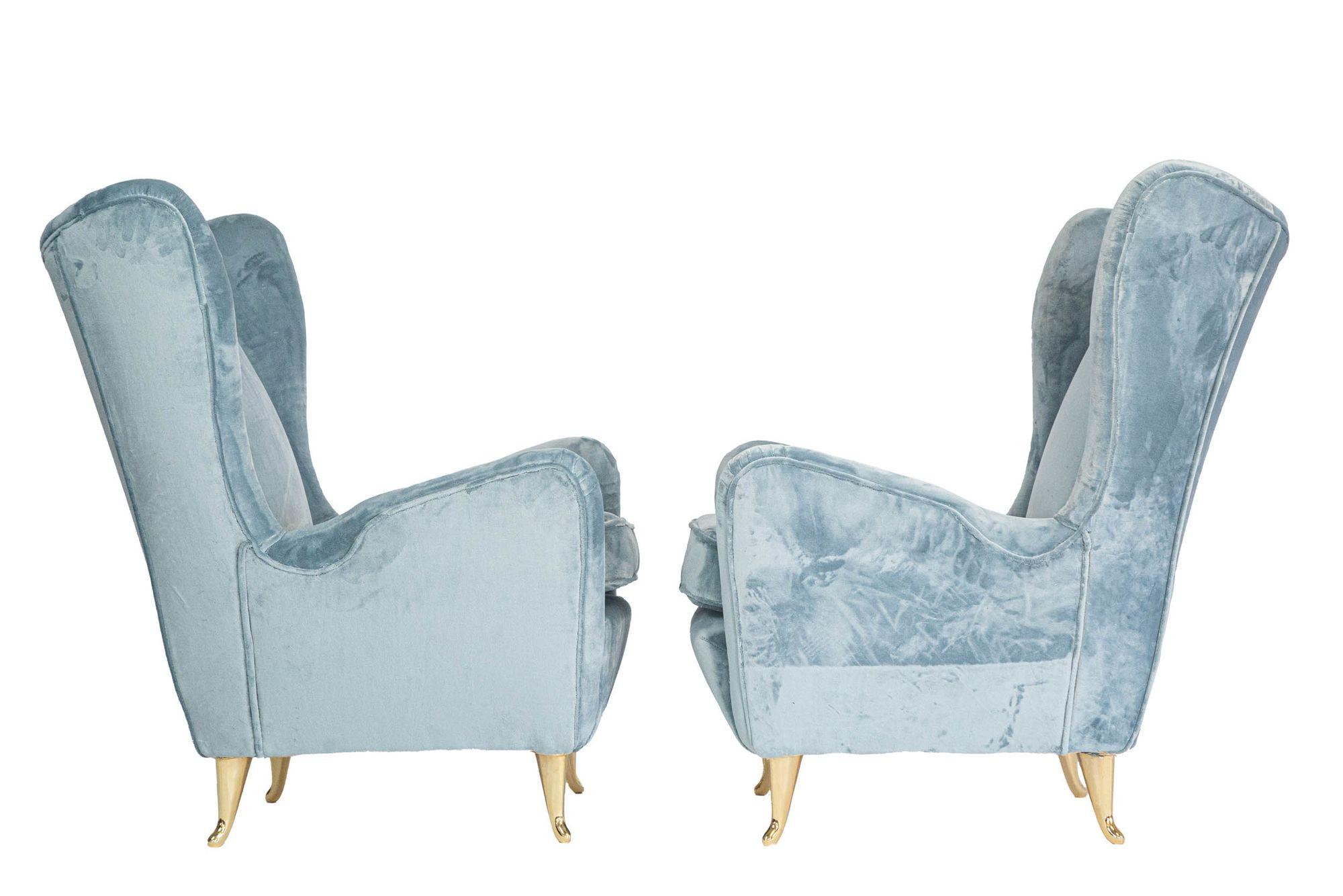 Pair of Armchairs ISA Bergamo in light blue velvet and original feet For Sale 1