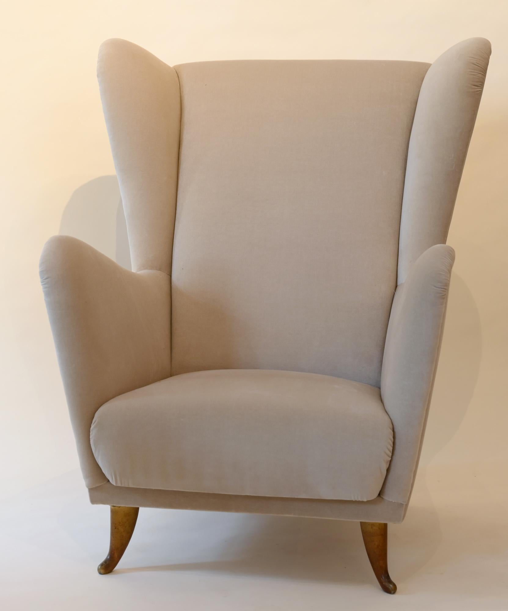 Mid-Century Modern Pair of Armchairs Isa Bergamo with Brass Legs, Midcentury 1950 Italy For Sale