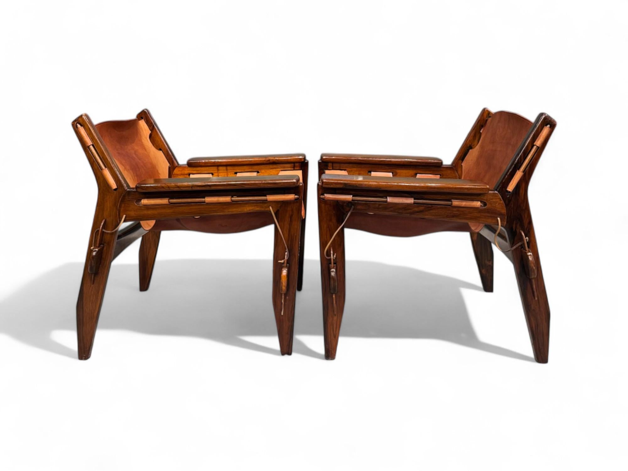 Paire de fauteuils Kilin en bois de feuillus et cuir de Sergio Rodrigues, vers 1960 Bon état - En vente à New York, NY