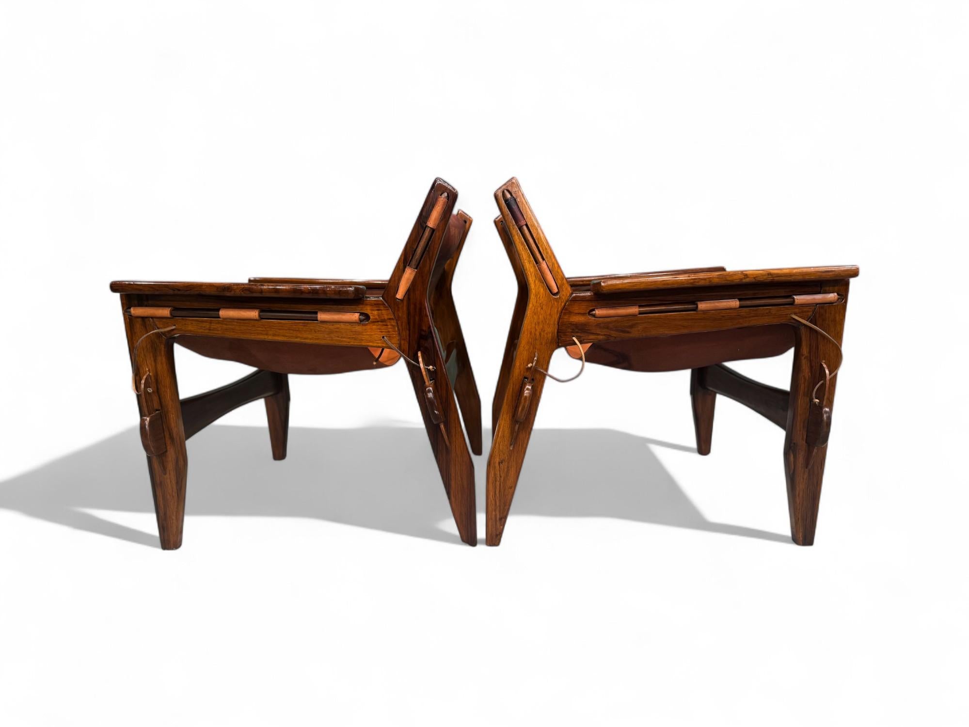20ième siècle Paire de fauteuils Kilin en bois de feuillus et cuir de Sergio Rodrigues, vers 1960 en vente