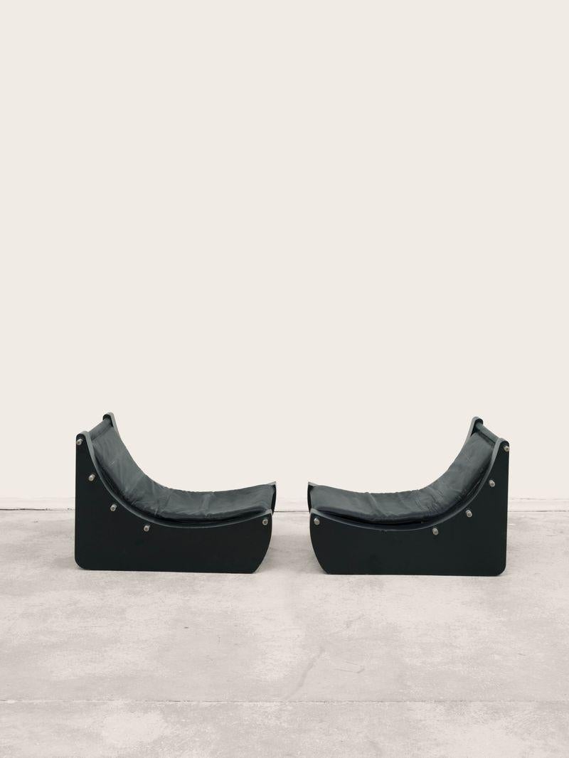 Pair of Armchairs Lacquered Wood, Chromed Metal Black Leather Mid-Century modern For Sale 12