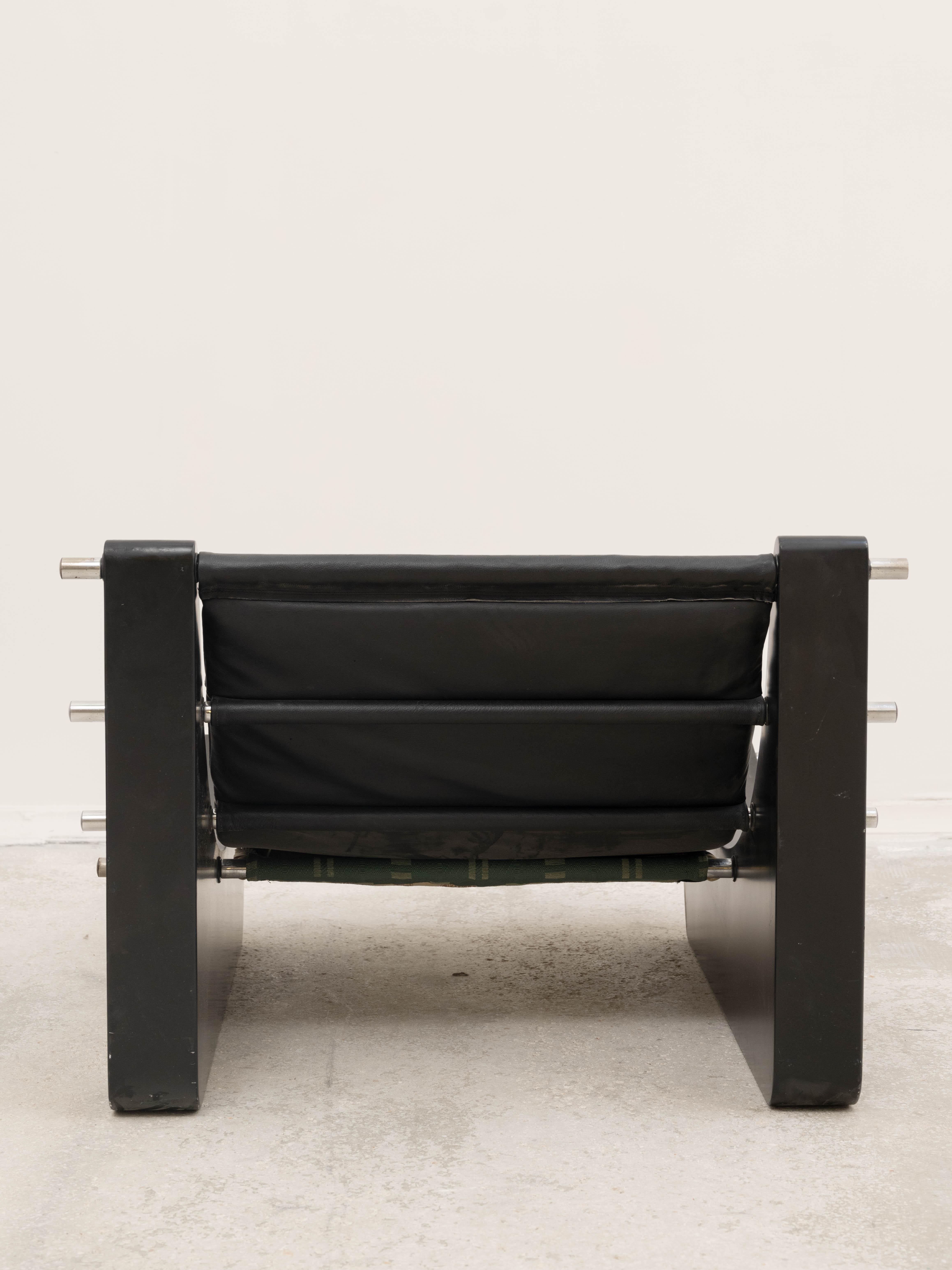 Paar Sessel Lackiertes Holz, verchromtes Metall Schwarzes Leder Mid-Century modern im Zustand „Gut“ im Angebot in Marseille, FR