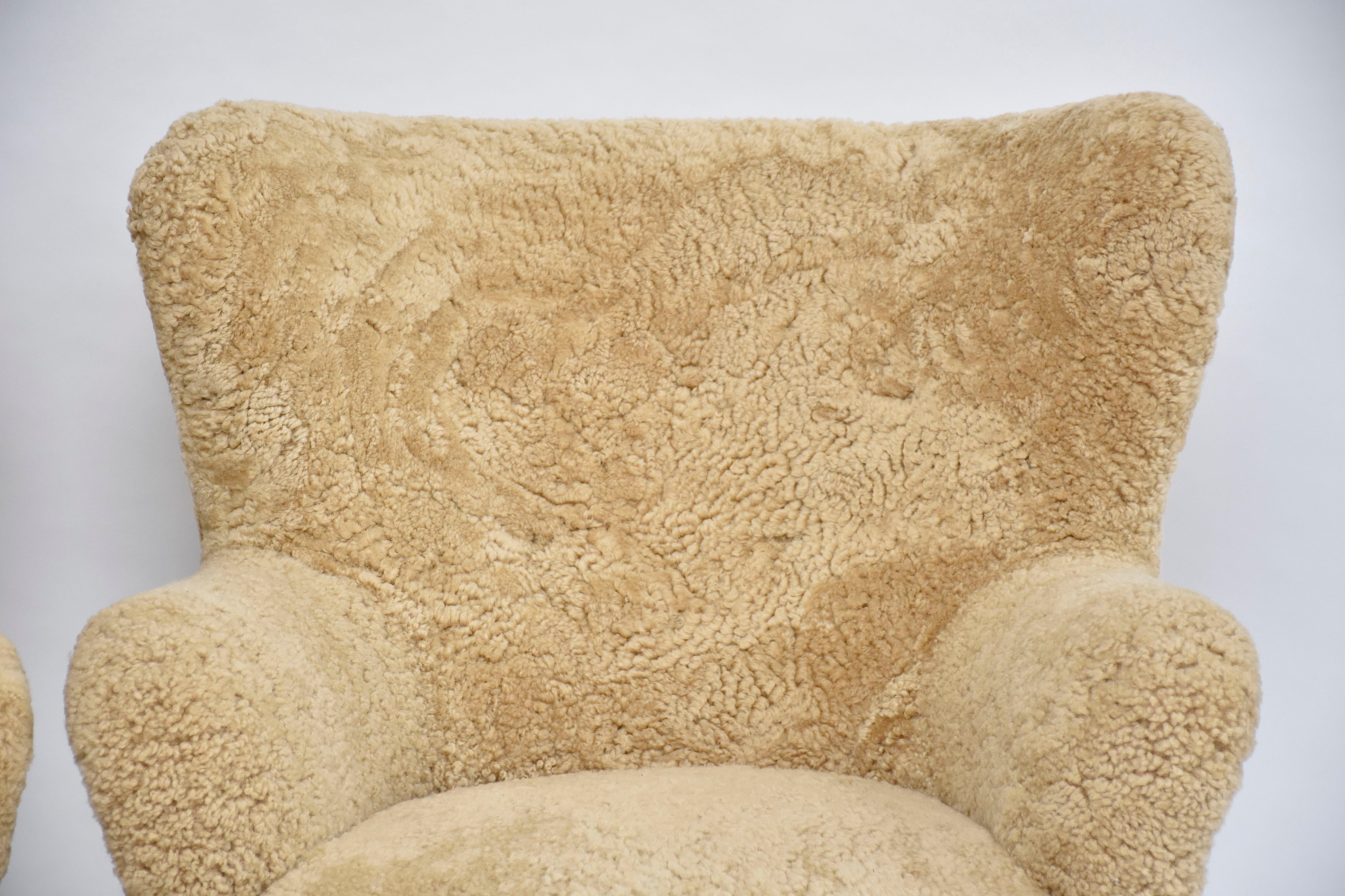 Finnish Pair of armchairs 'Laila' in honey sheepskin by Ilmari Lappalainen for Asko 1948 For Sale