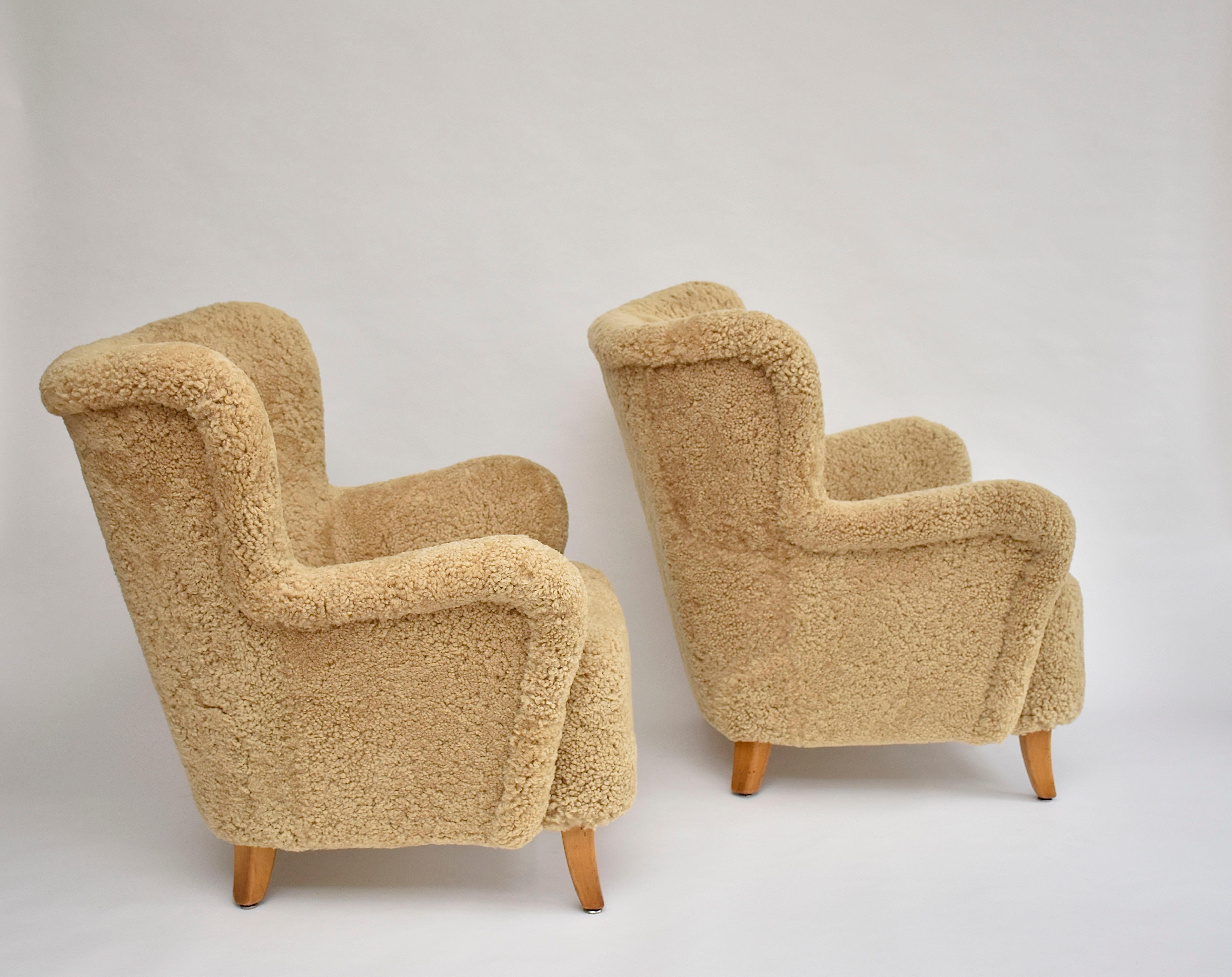 20ième siècle Paire de fauteuils 'Laila' en peau de mouton miel par Ilmari Lappalainen pour Asko 1948 en vente
