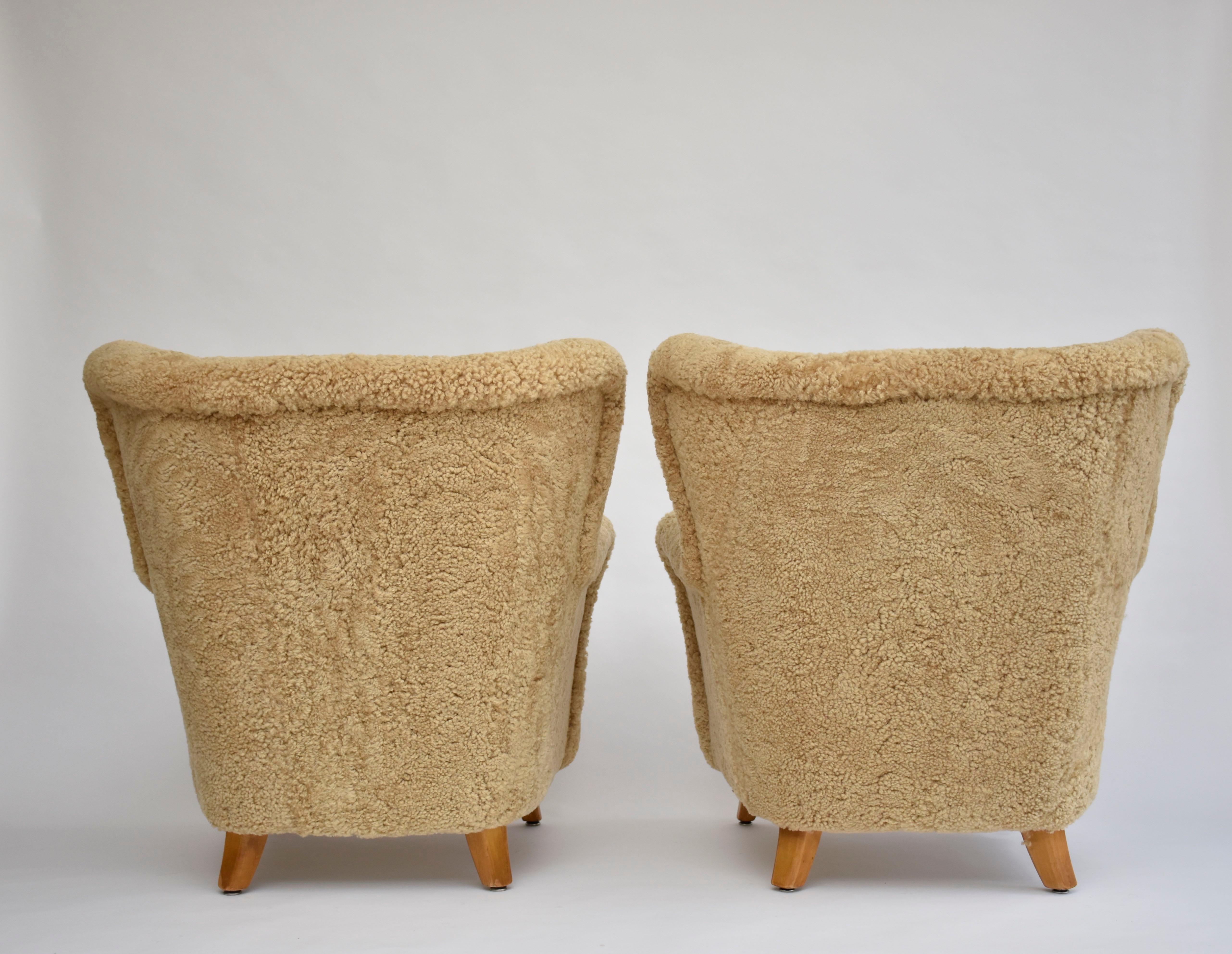Sheepskin Pair of armchairs 'Laila' in honey sheepskin by Ilmari Lappalainen for Asko 1948 For Sale