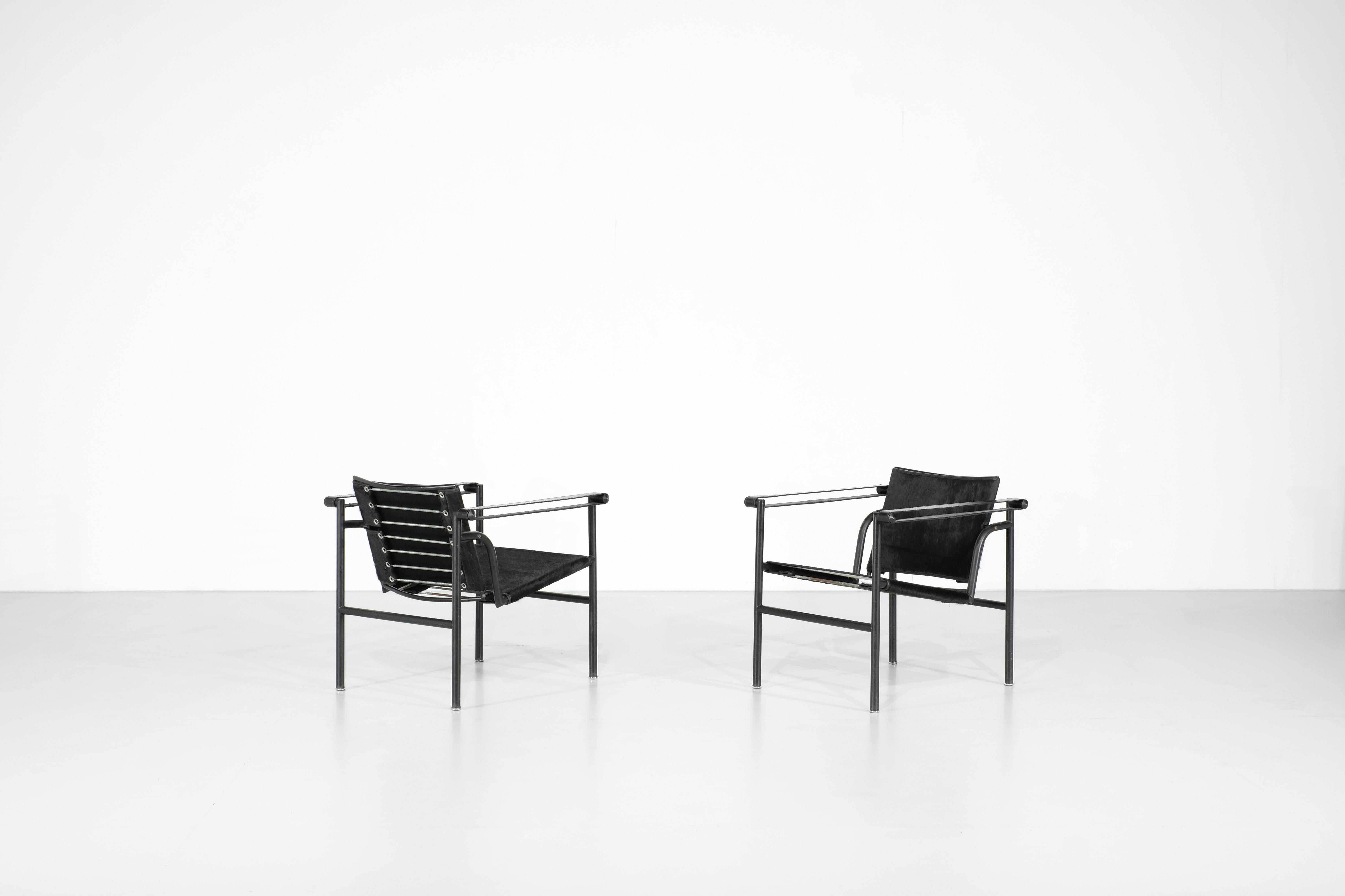Paire de Fauteuils modèle 