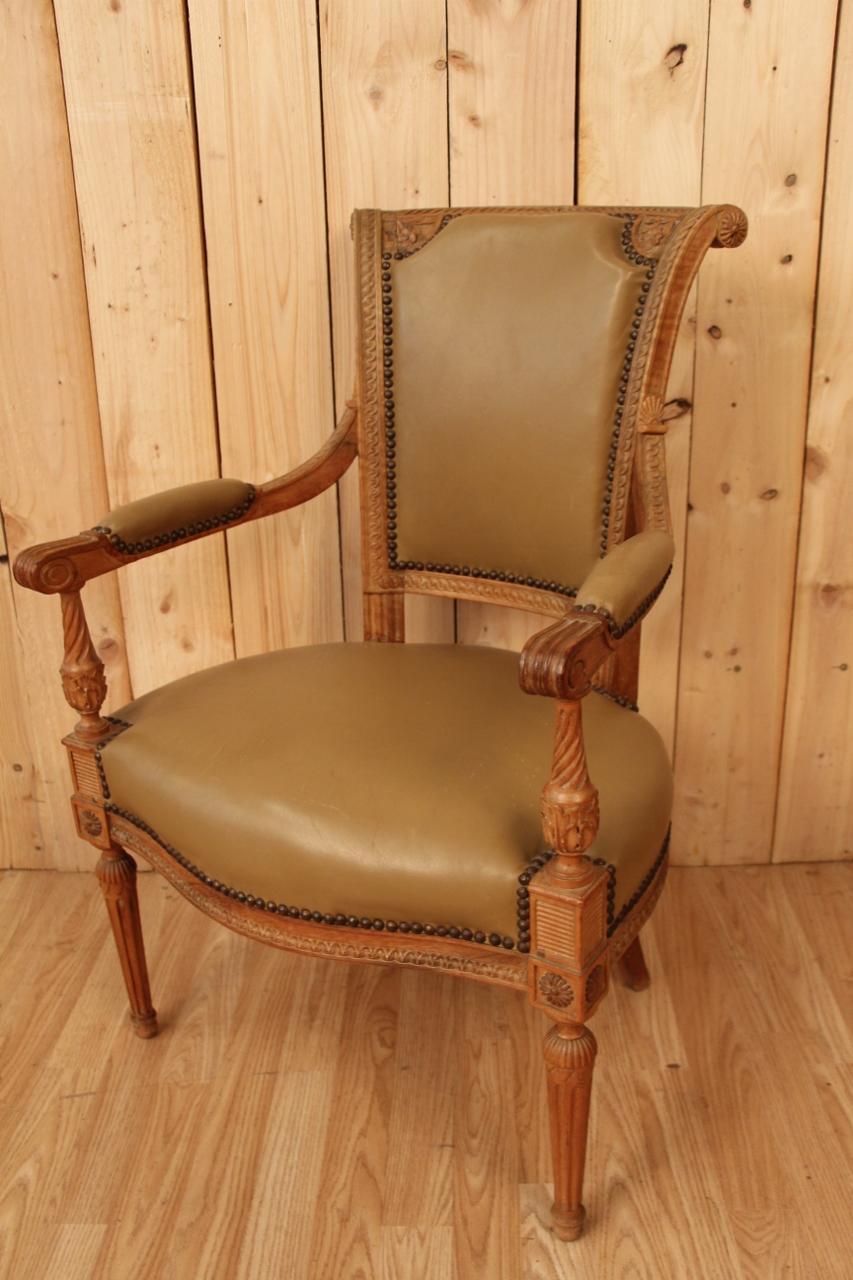 Ein Paar Sessel, Louis XVI Directoire, achtzehnteilig (Holz) im Angebot