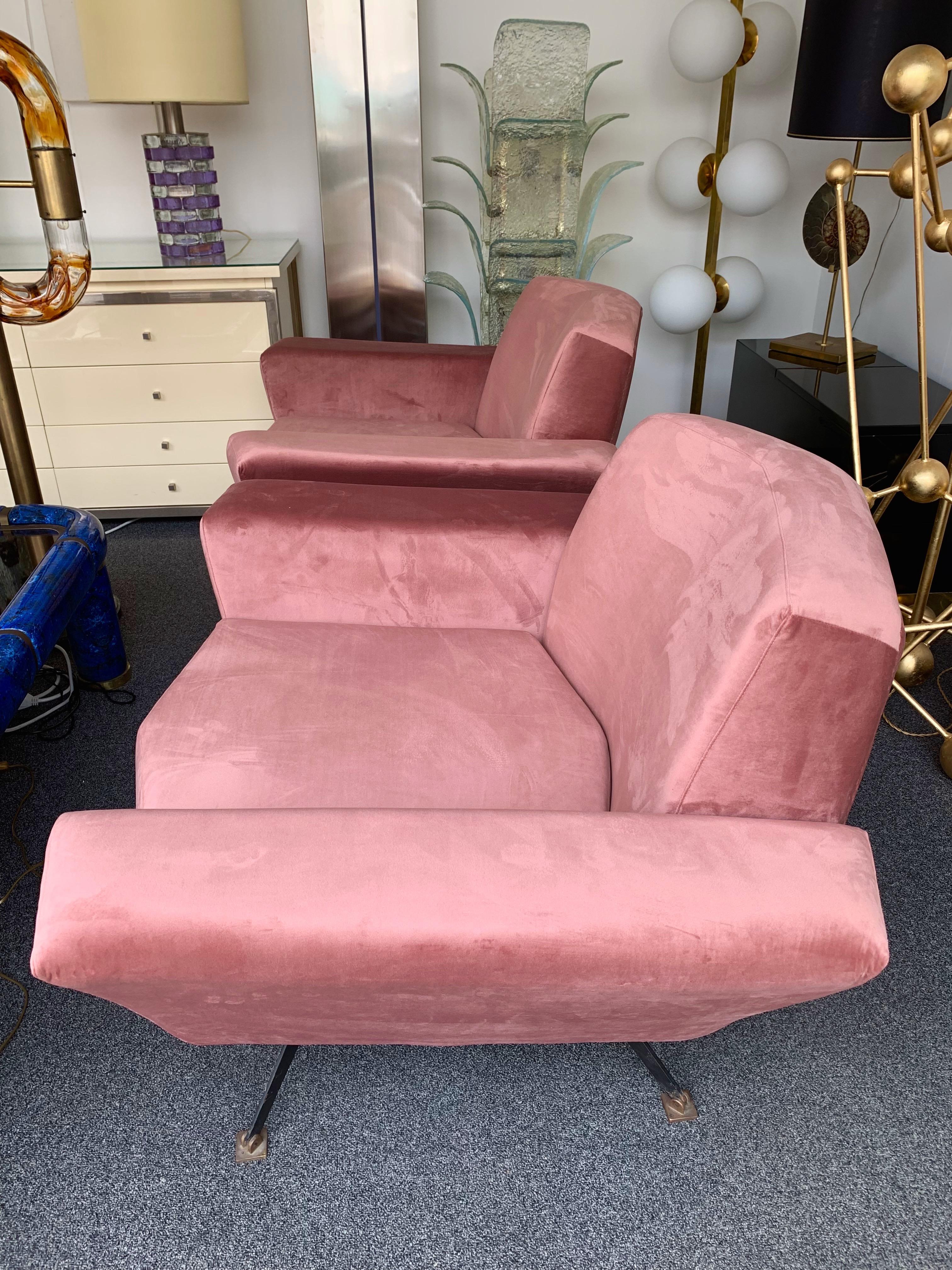 Rare pair of armchairs or lounge chairs model 538 by studio APA for the editor Lenzi. Black metal and brass particular feet. Fully upholstered in a nice old light pink style color velvet fabric. Original documentation available on request. Famous