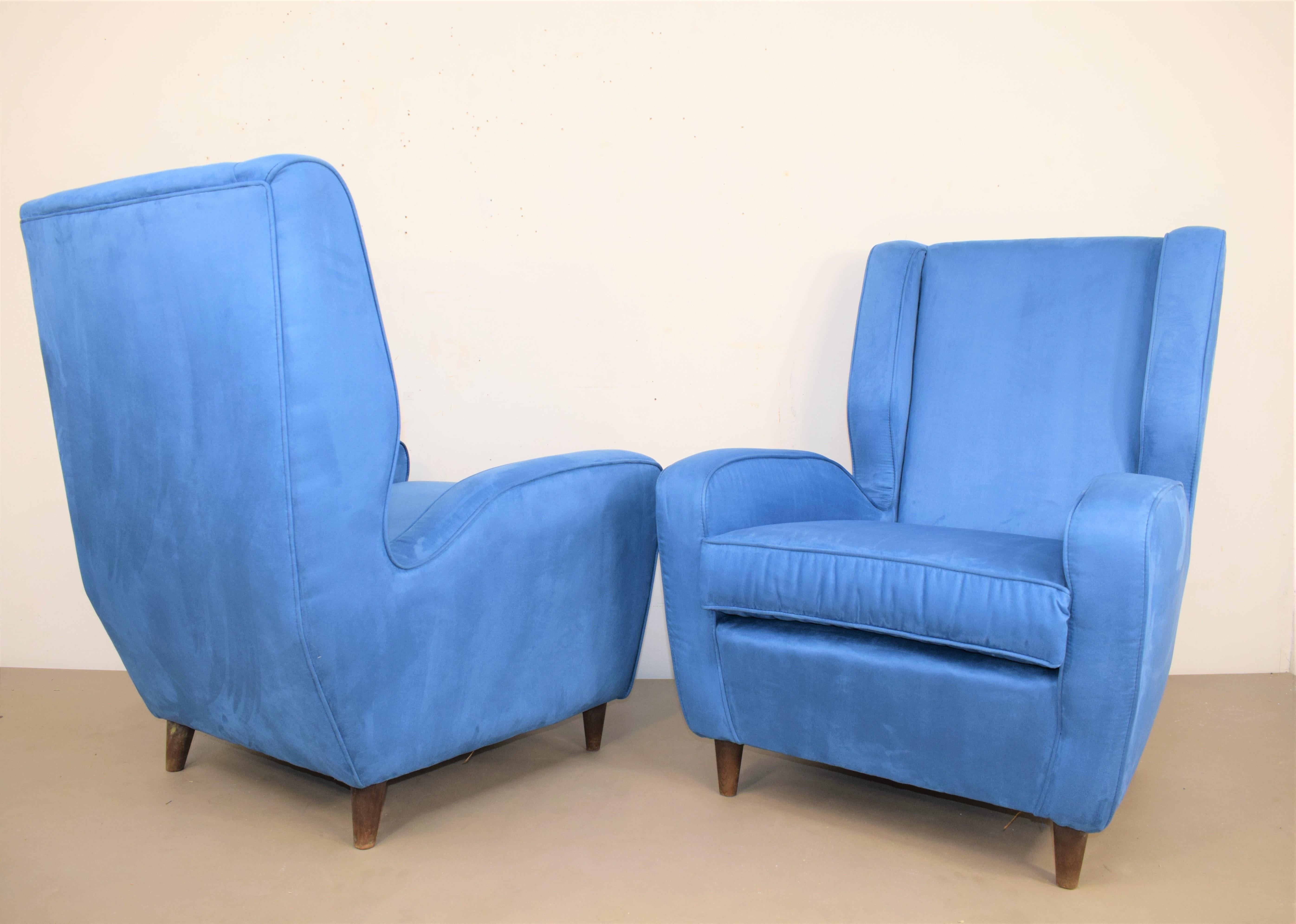 Pair of armchairs, Melchiorre Bega (in the style of), Italian production from the 1950s.
Wood and fabric.
Excellent condition, no defects (see photos).

Dimensions: 
H: 95cm; D: 73cm; W= 78cm; H seat = 46cm.
