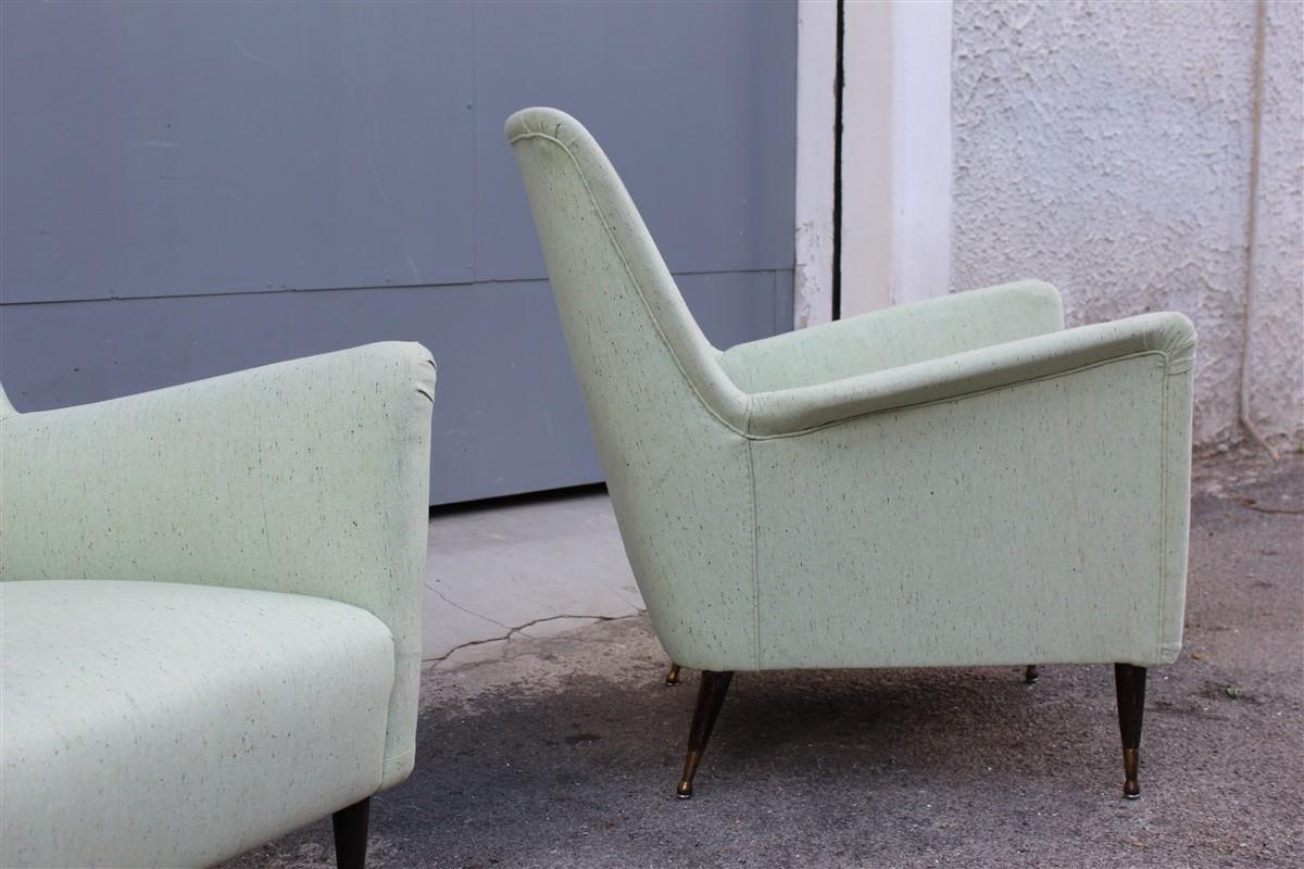 Paire de fauteuils Design italien du milieu du siècle Pieds en bois Laiton Vert Gio Ponti Bon état - En vente à Palermo, Sicily