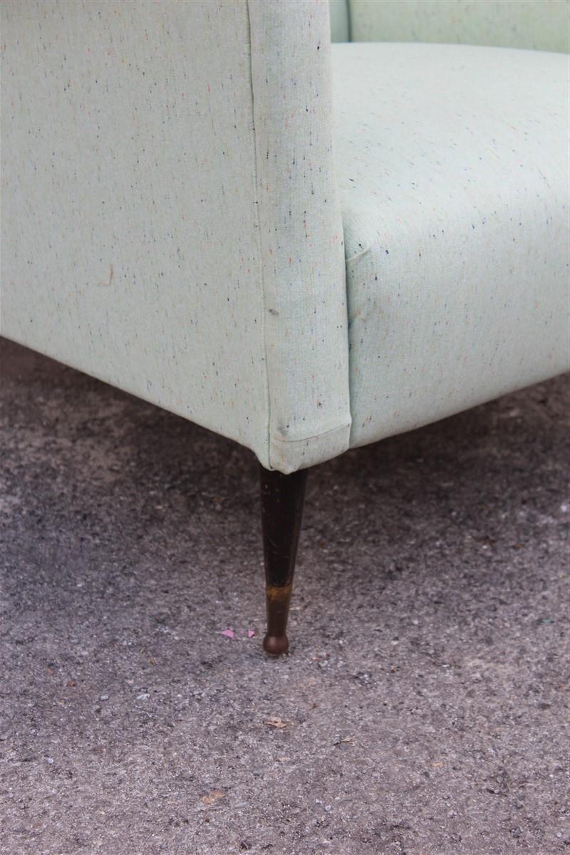 Milieu du XXe siècle Paire de fauteuils Design italien du milieu du siècle Pieds en bois Laiton Vert Gio Ponti en vente
