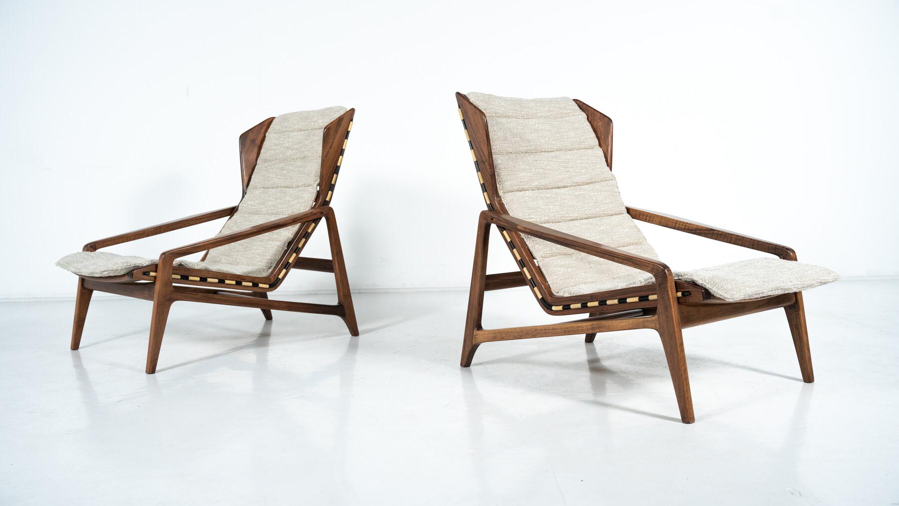Coppia di poltrone mod 811 di Gio Ponti per Cassina, 1957

Realizzata nel 1957, questa rara poltrona da salotto modello '811' è stata disegnata da Gio Ponti per Figli di...
Amadeo Cassina. Questa poltrona è definita da forme geometriche, proporzioni